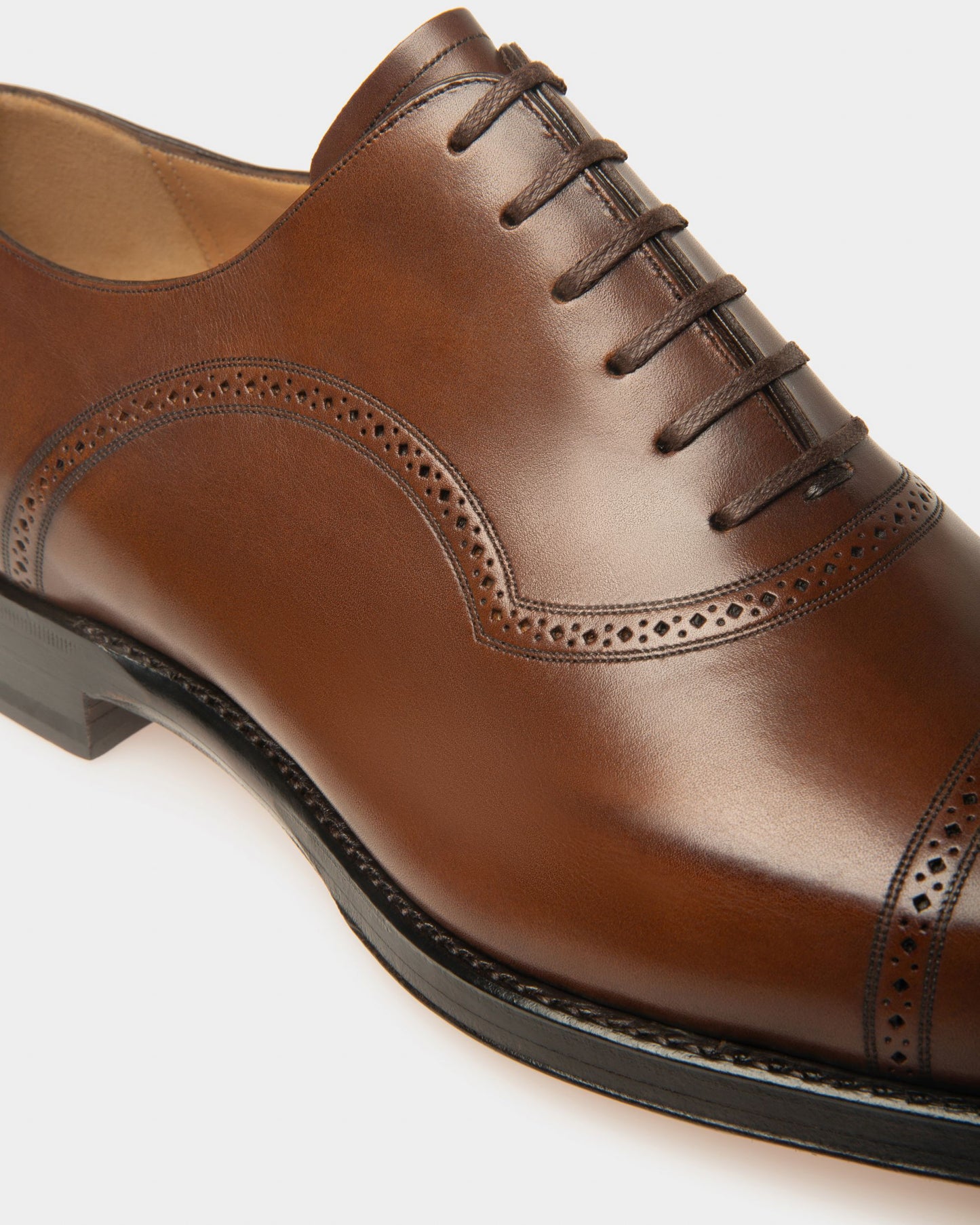 Scanio Men's Leather Oxford Lace-Up Shoe In Mid Brown