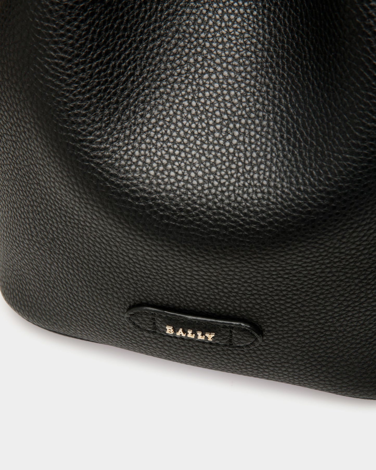 Bucket Bag In Black Grained Leather