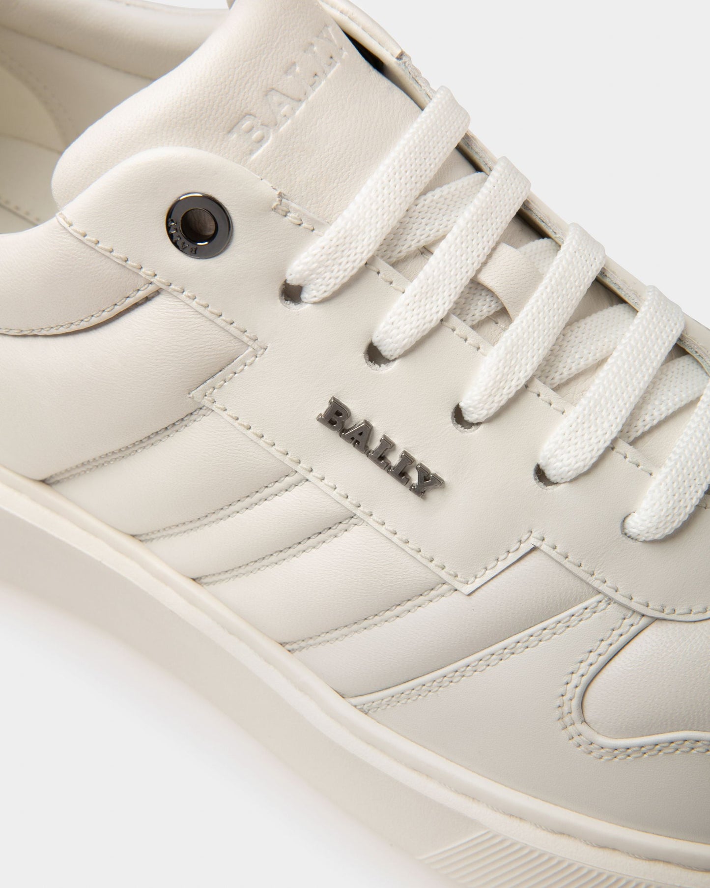 Maudo Leather Sneakers In White