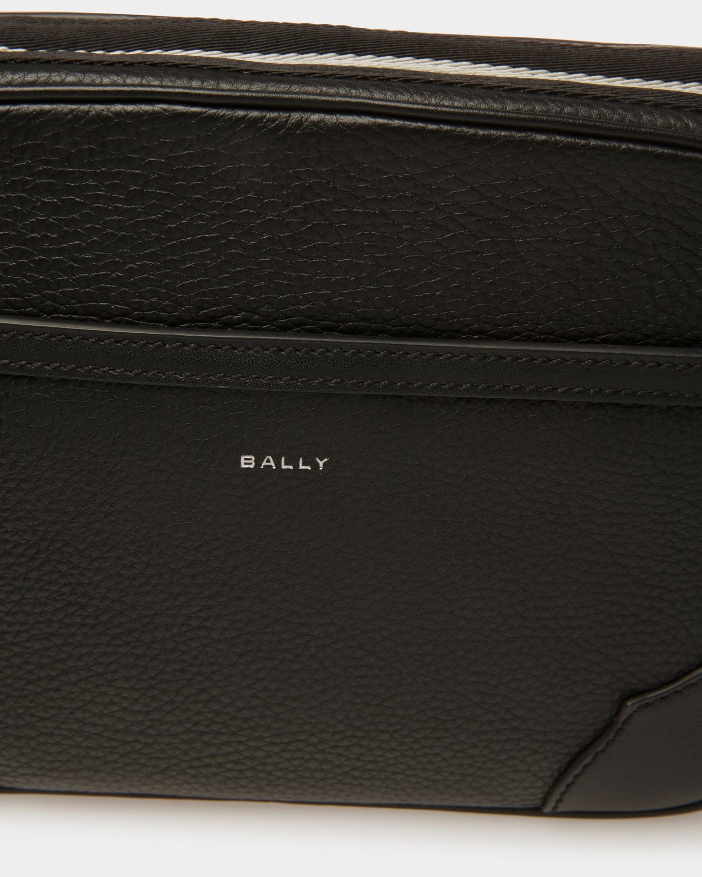 Bord Day | Men's Crossbody | Black Leather | Bally | Still Life Detail