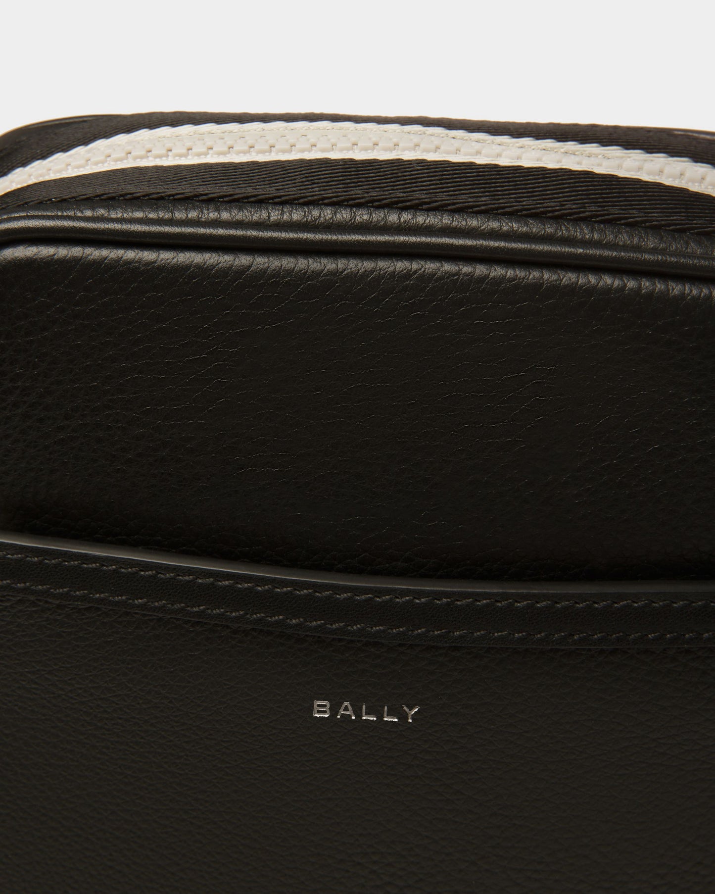 Bord Cross | Men's Crossbody | Black Leather | Bally | Still Life Detail