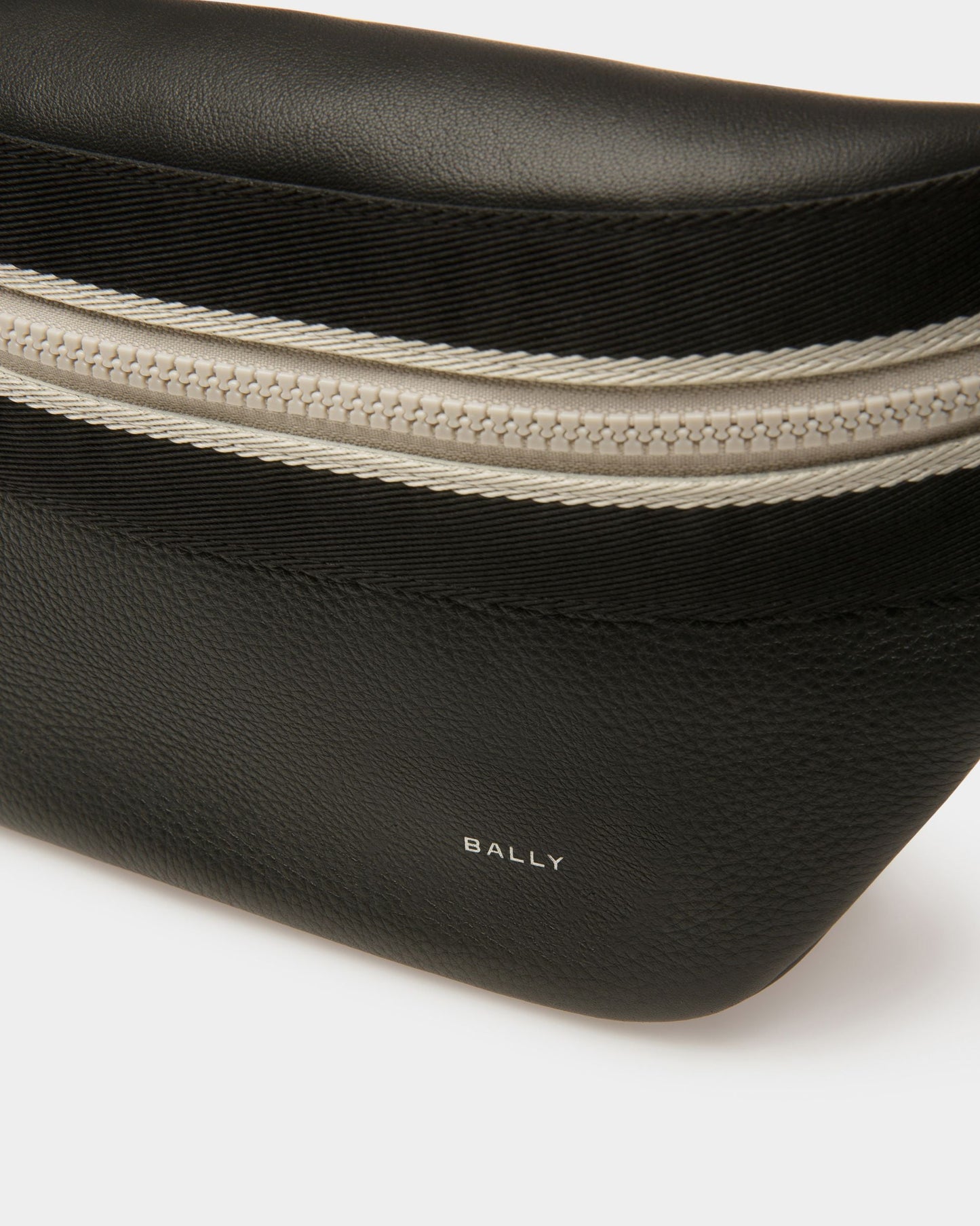 Bord Bum | Men's Shoulder Bags | Black Leather | Bally | Still Life Detail