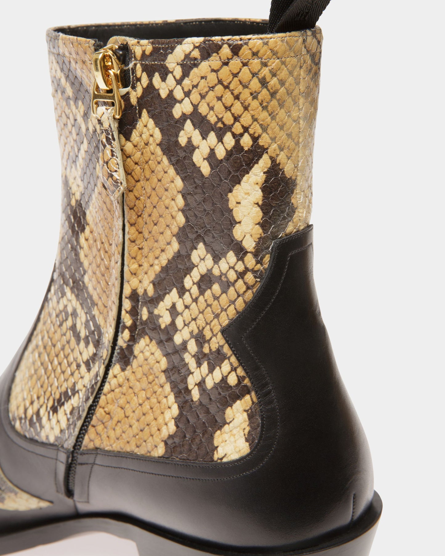 Vamir | Men's Boots | Black Leather | Bally | Still Life Detail
