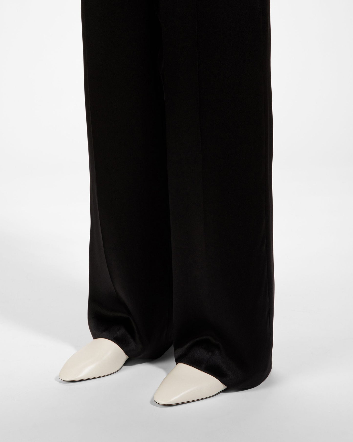 Nara Leather Flat Pumps In Bone