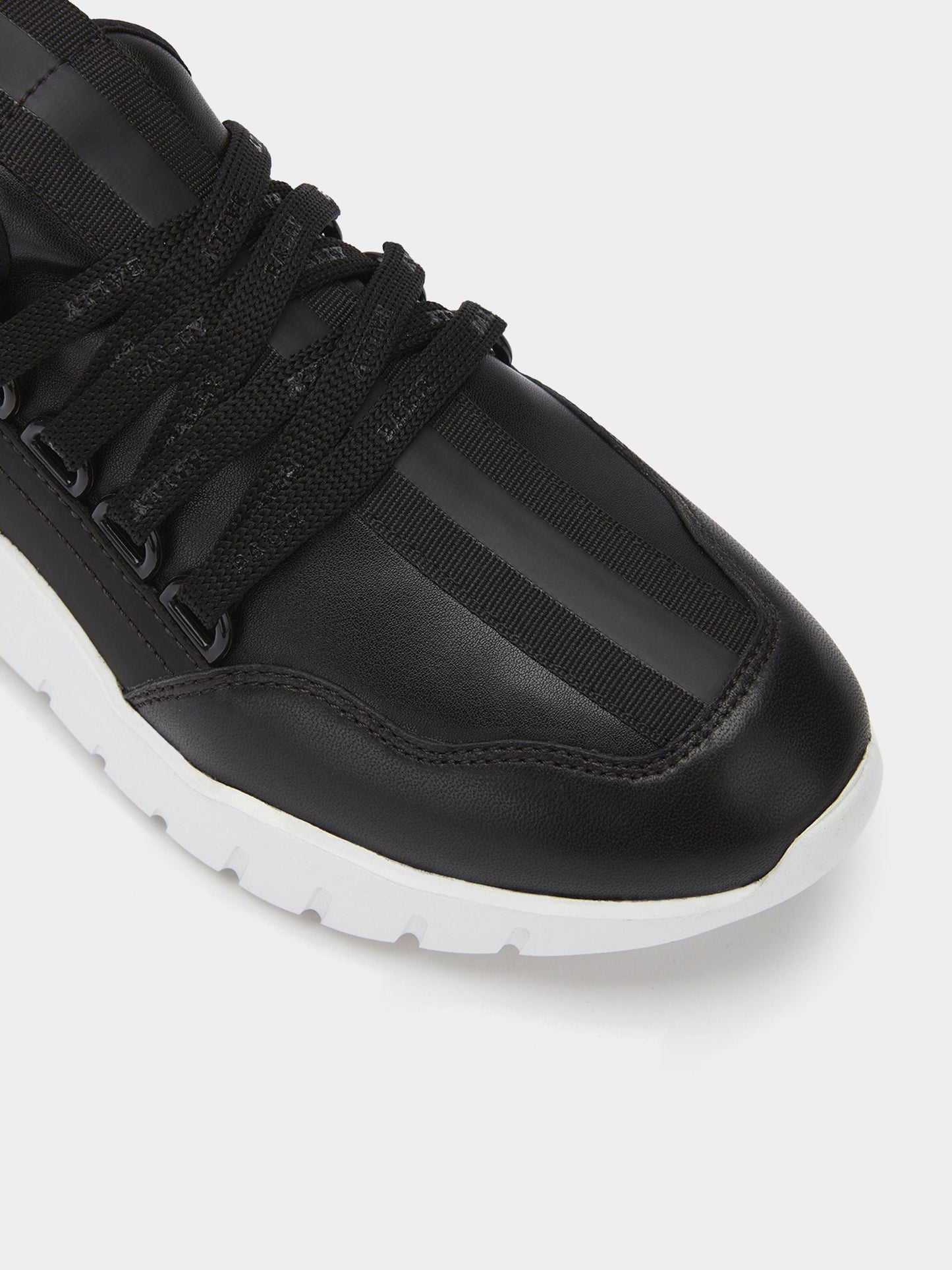 Sneaker in Black Leather
