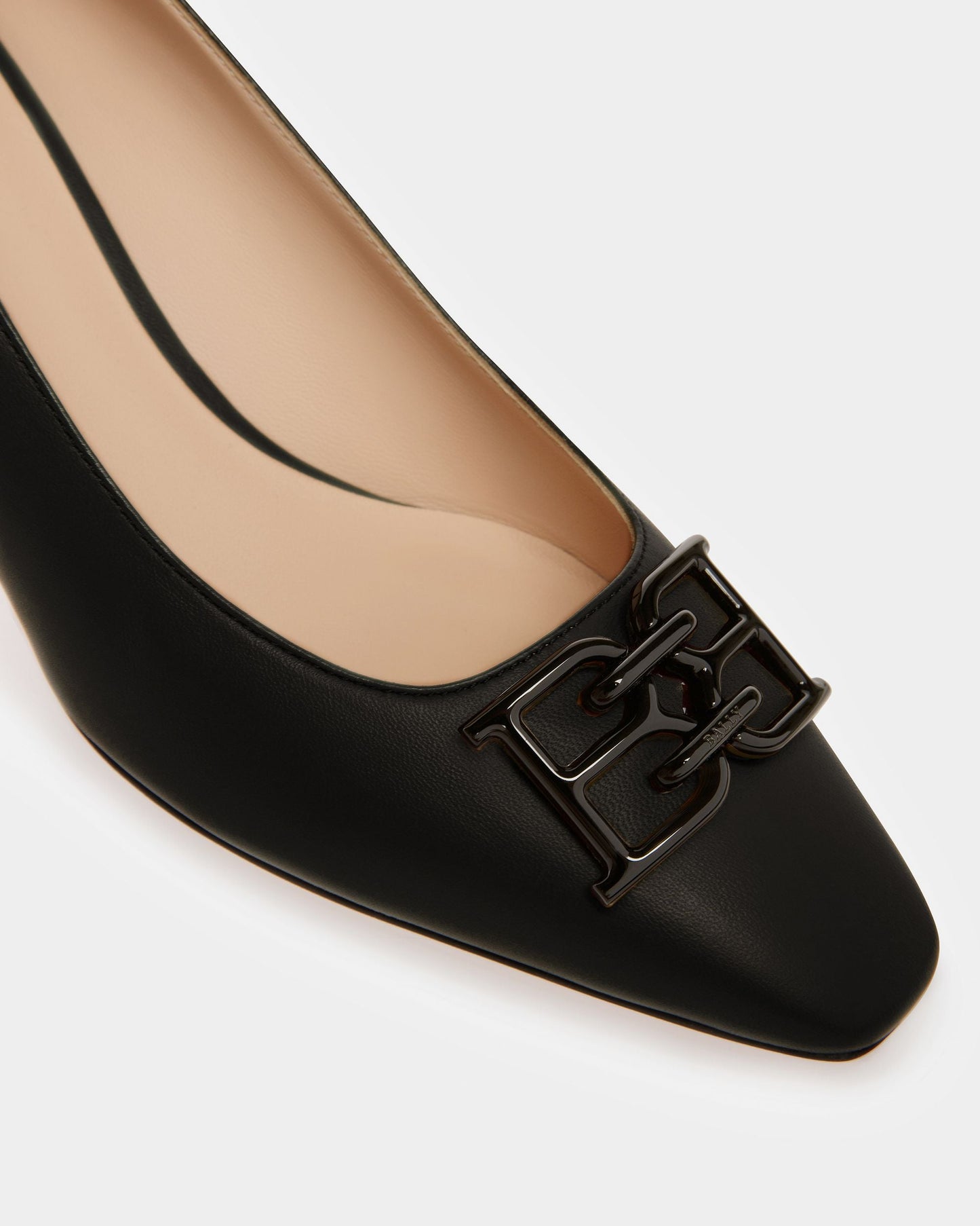 Evanca Leather Pumps In Black