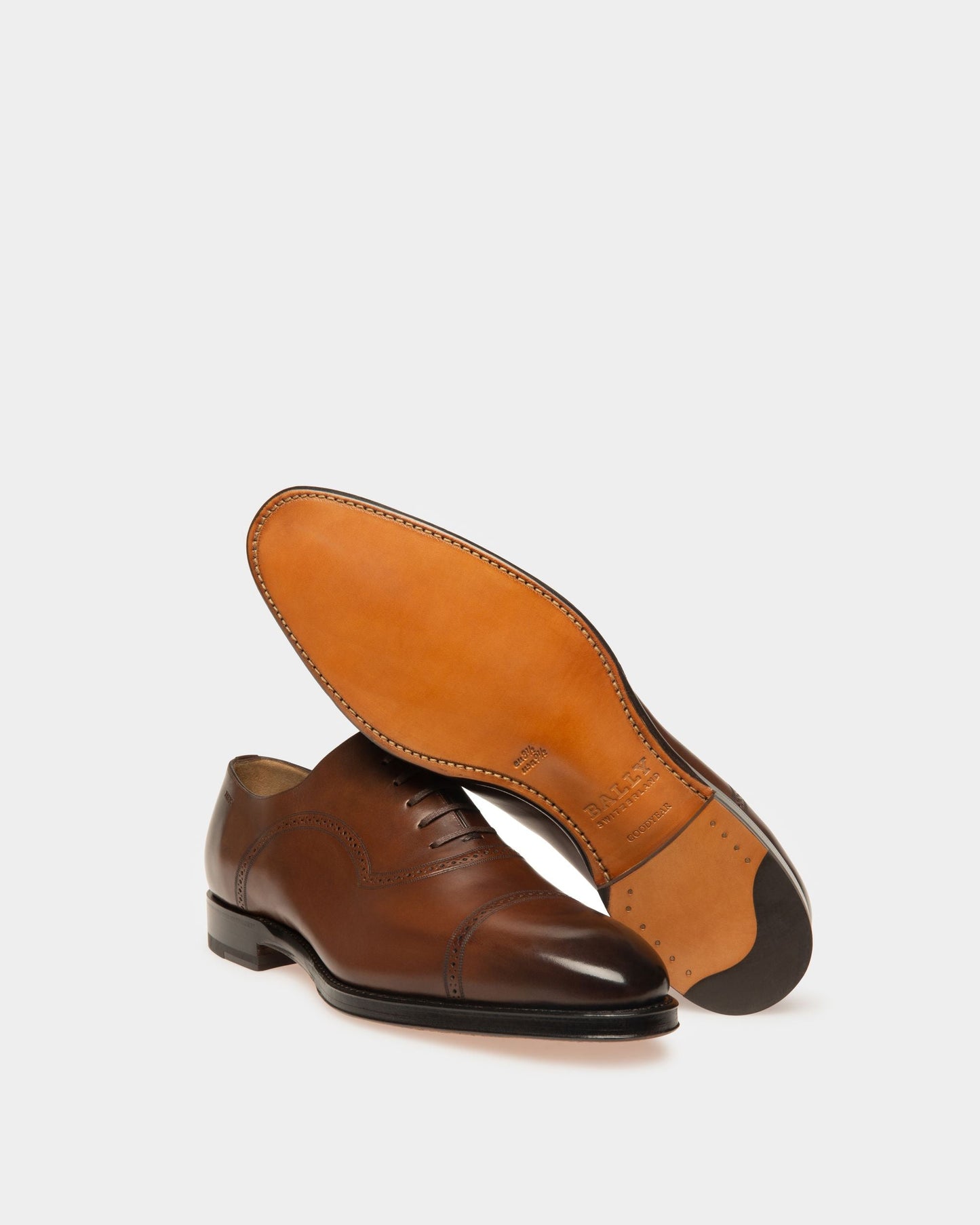 Scanio Men's Leather Oxford Lace-Up Shoe In Mid Brown