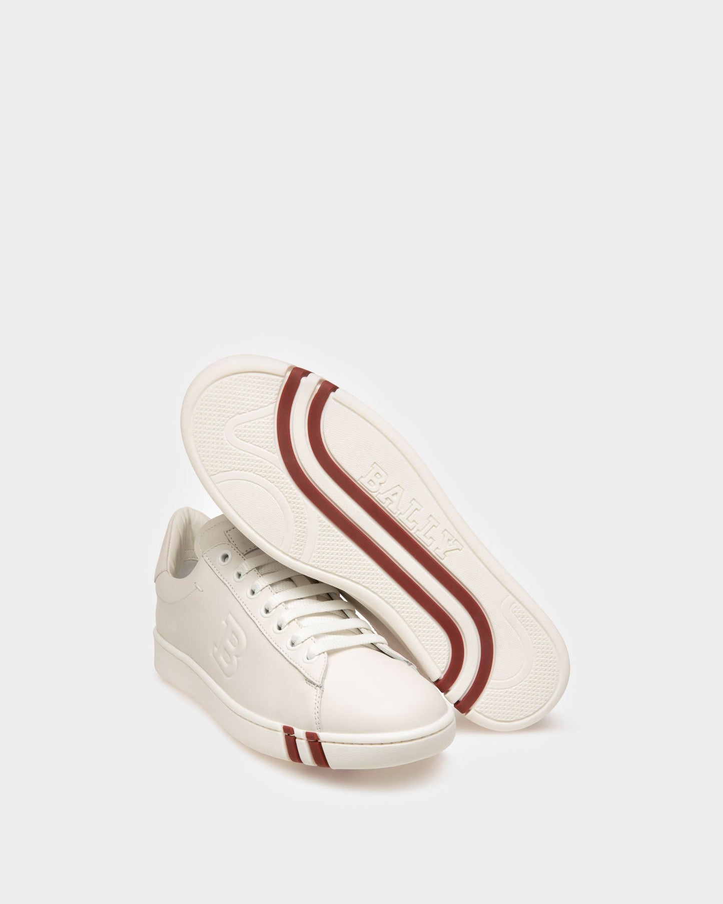 Wivian Leather Sneakers In White