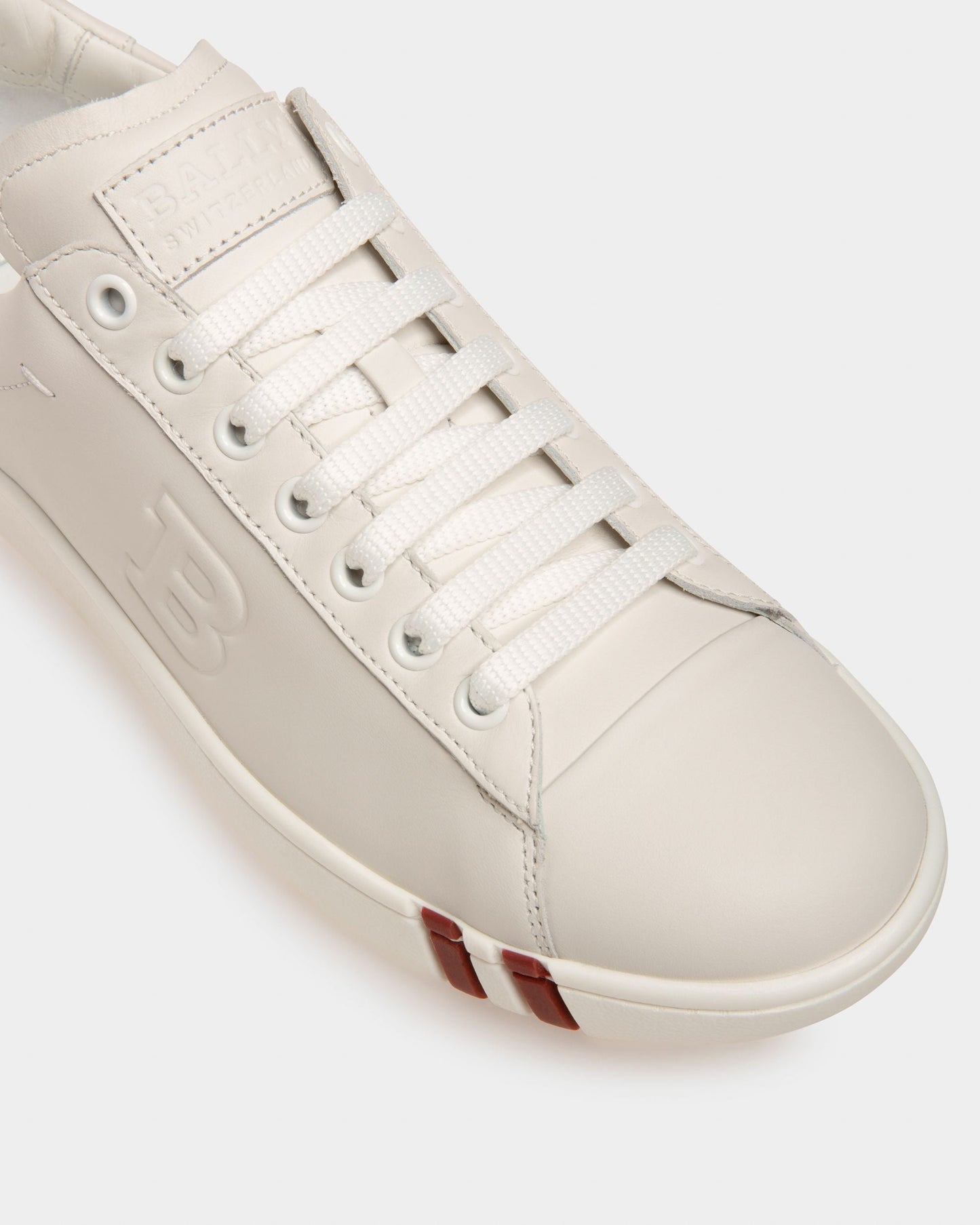 Wivian Leather Sneakers In White