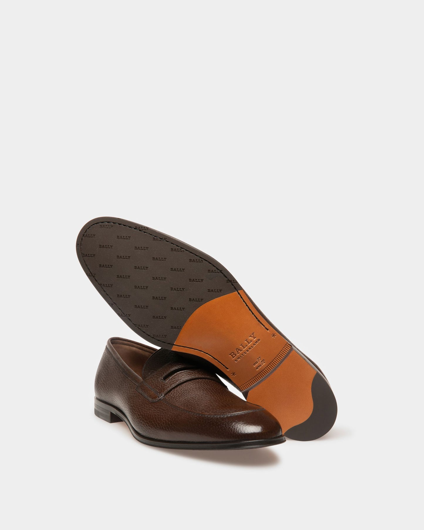 Webb Men's Grained Deer Leather Penny Loafer In Coconut