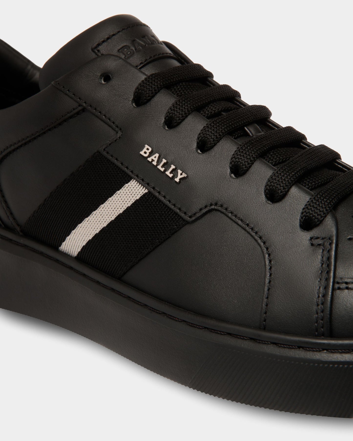 Moony Leather Sneakers In Black