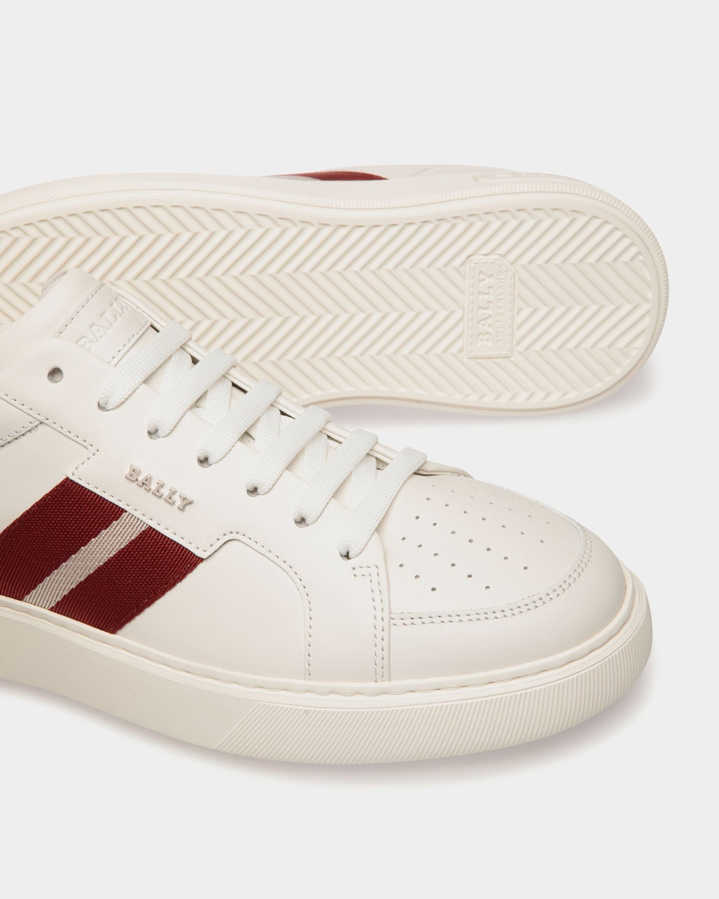 Moony Leather Sneakers In White