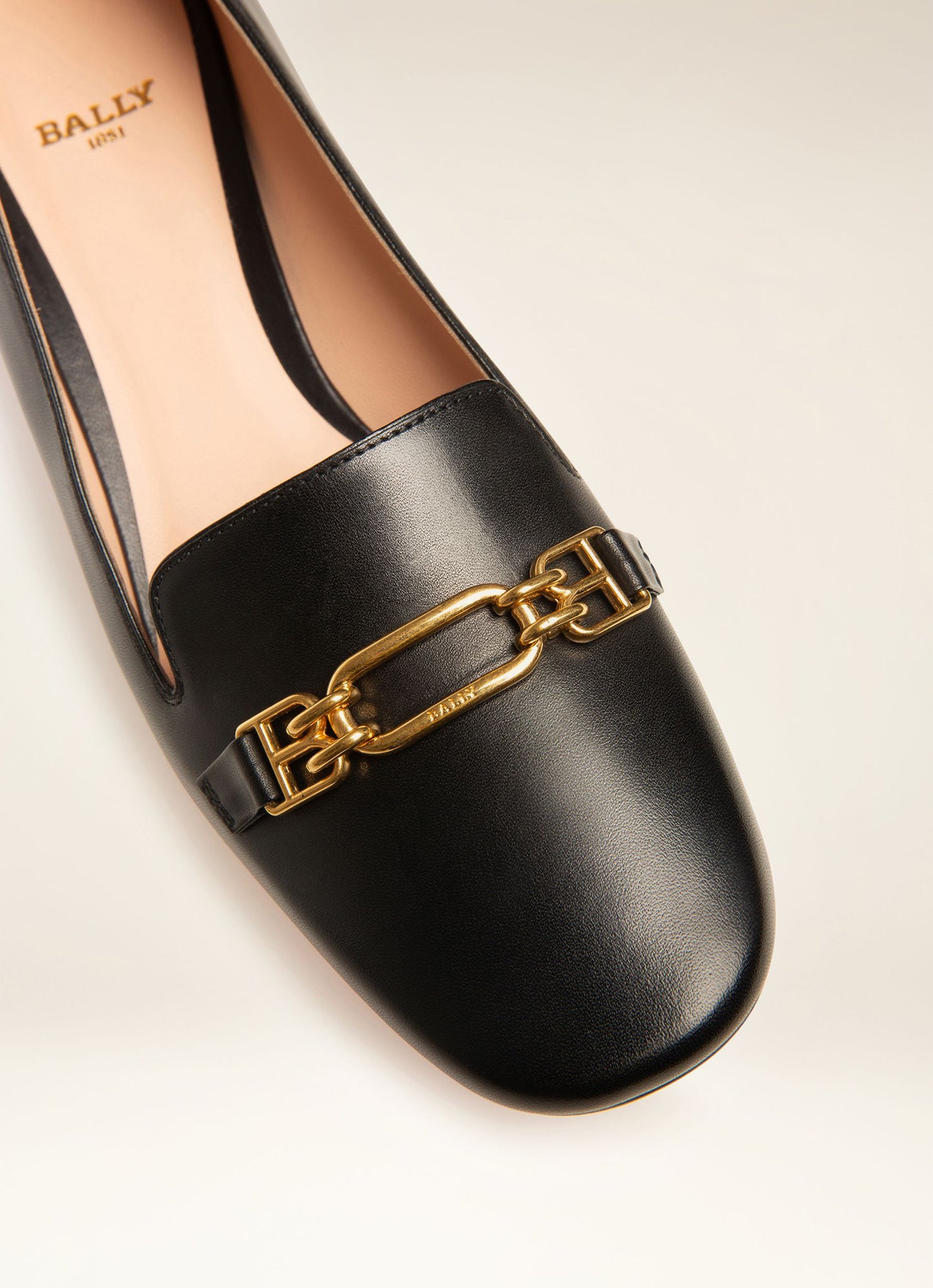 Dielle Leather Pumps In Black