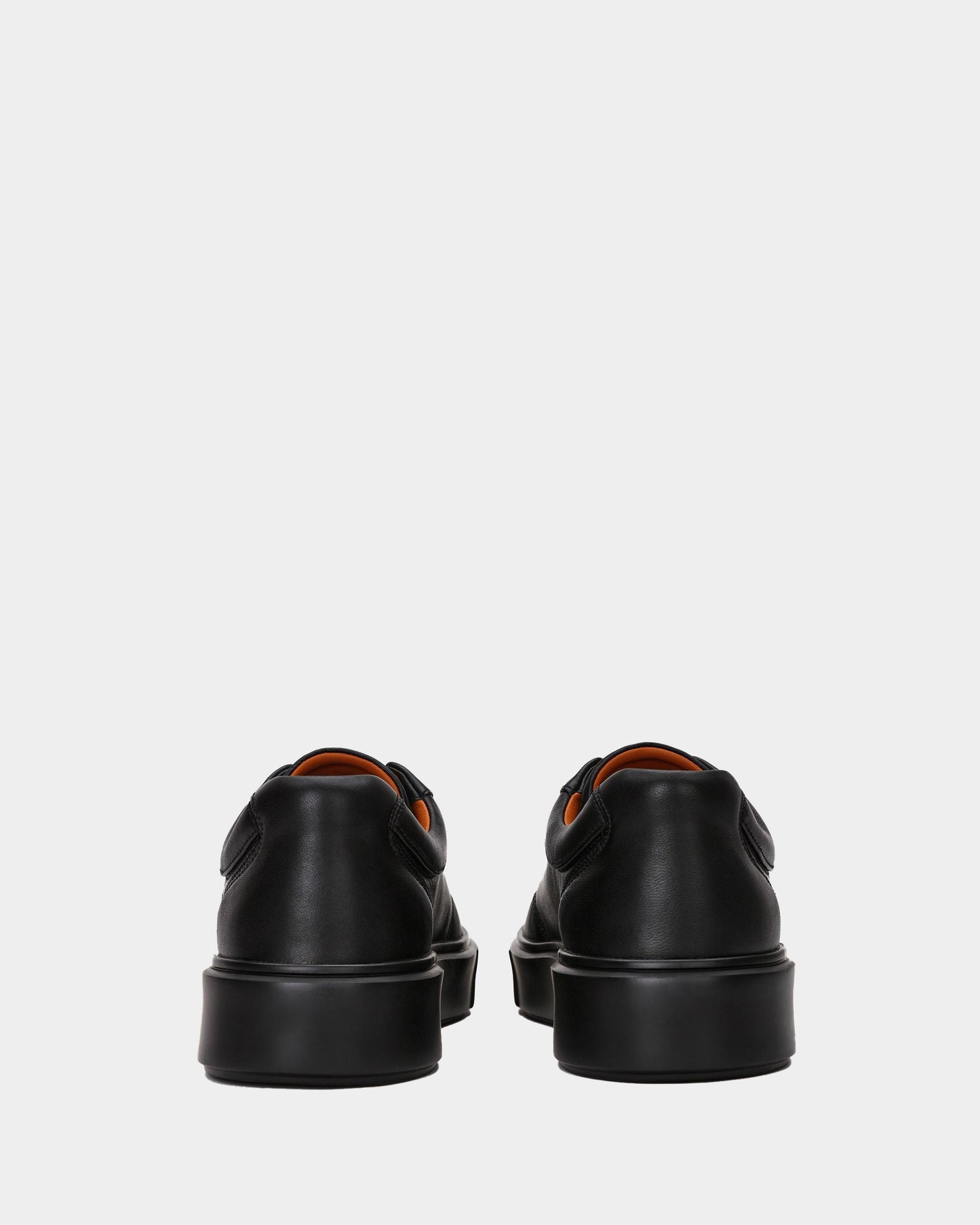 Sneaker in Black Leather