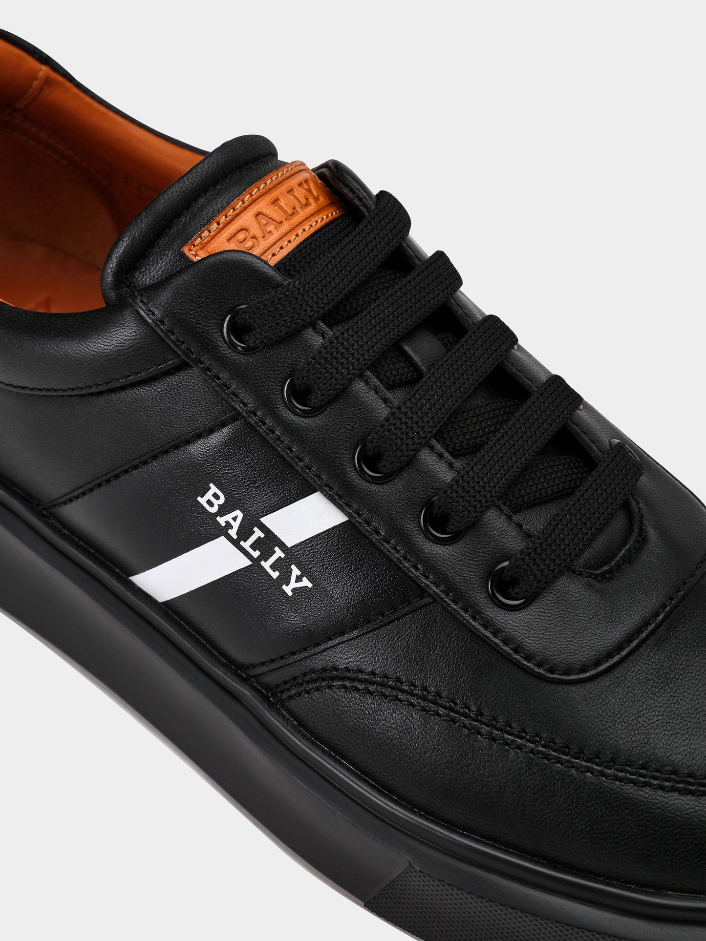 Sneaker in Black Leather