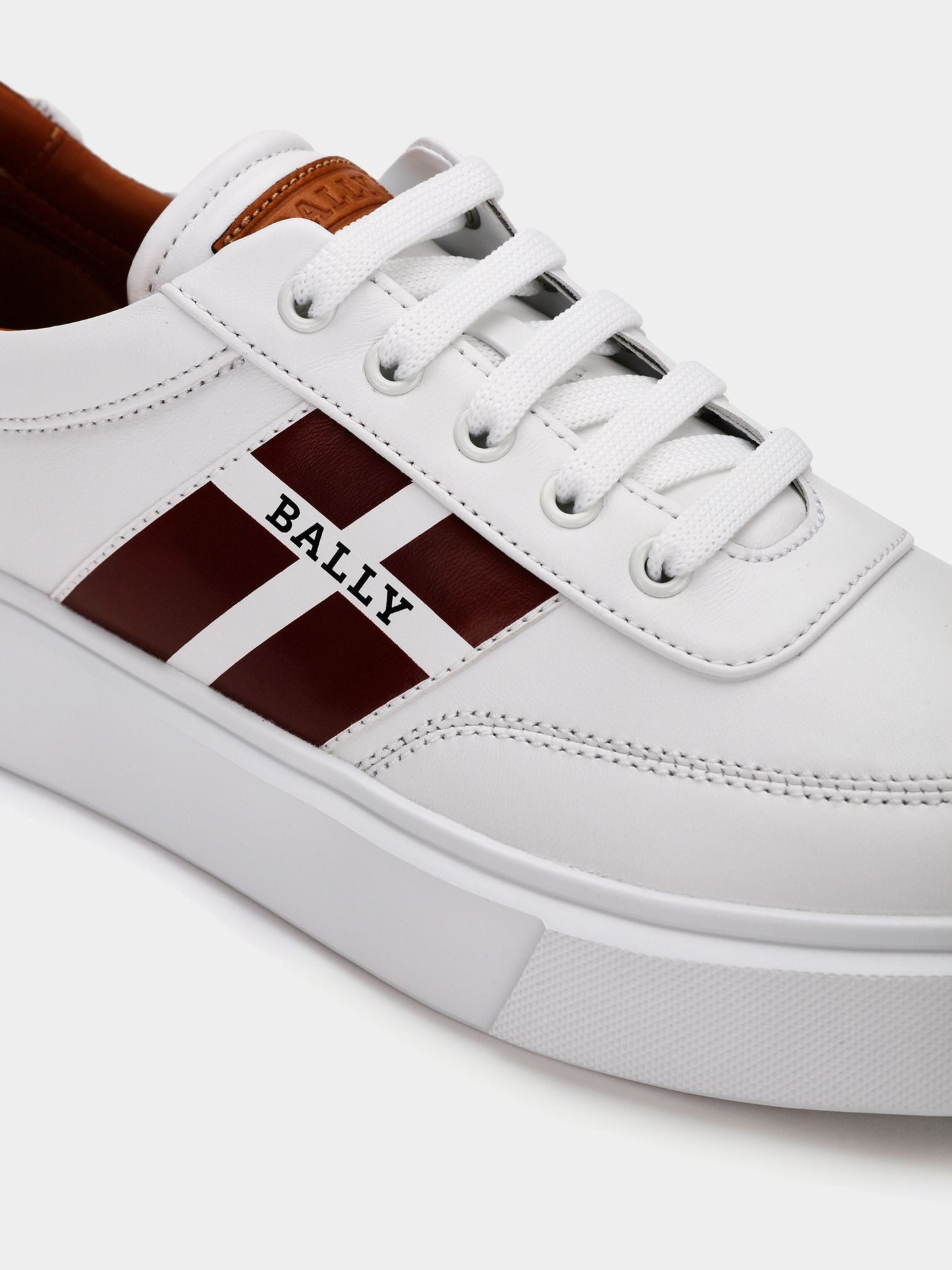 Sneaker in White Leather