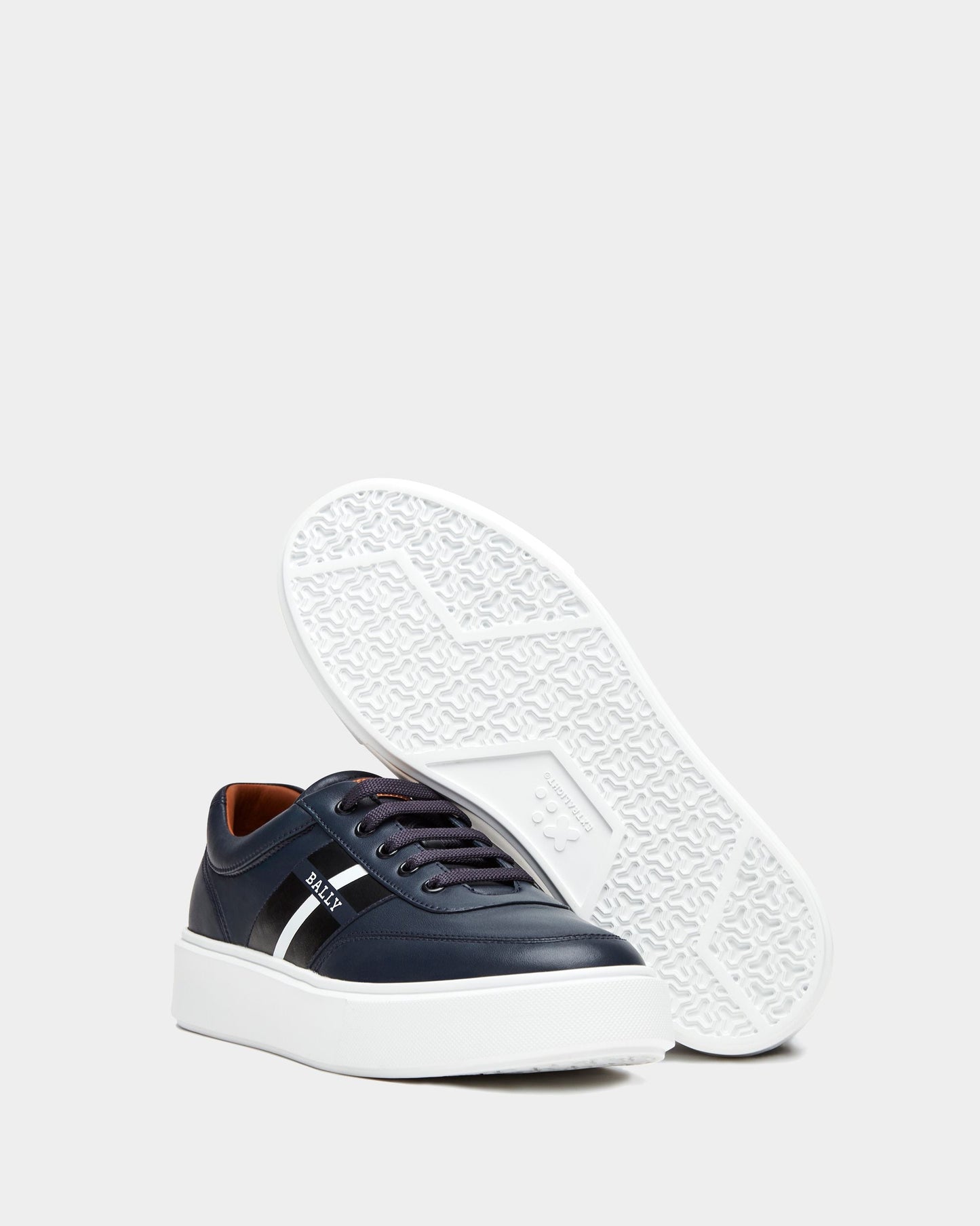 Sneaker in Blue Leather