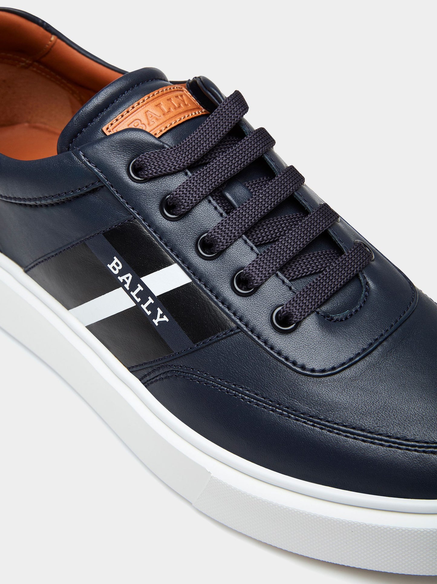 Sneaker in Blue Leather