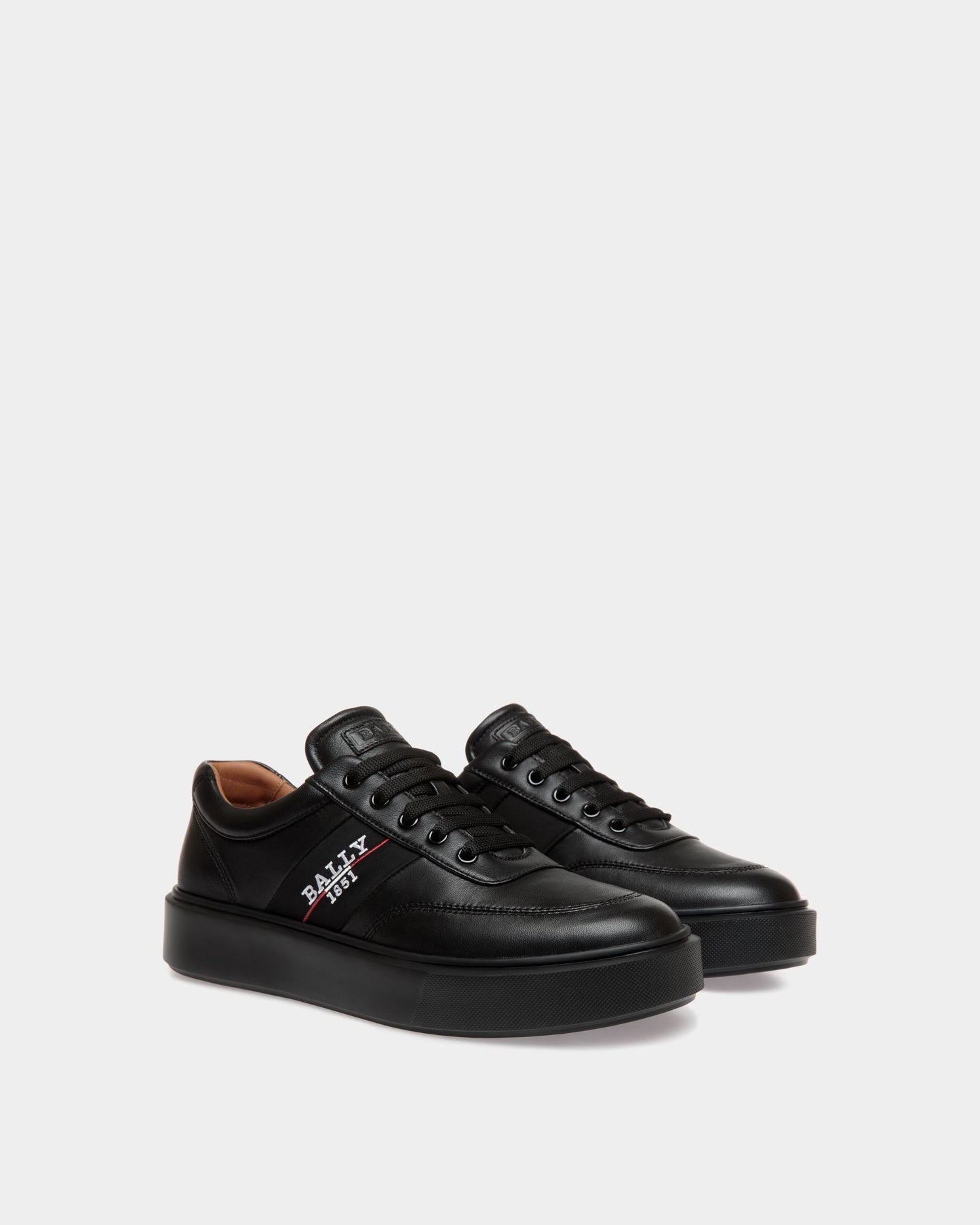 Sneaker in Black Leather