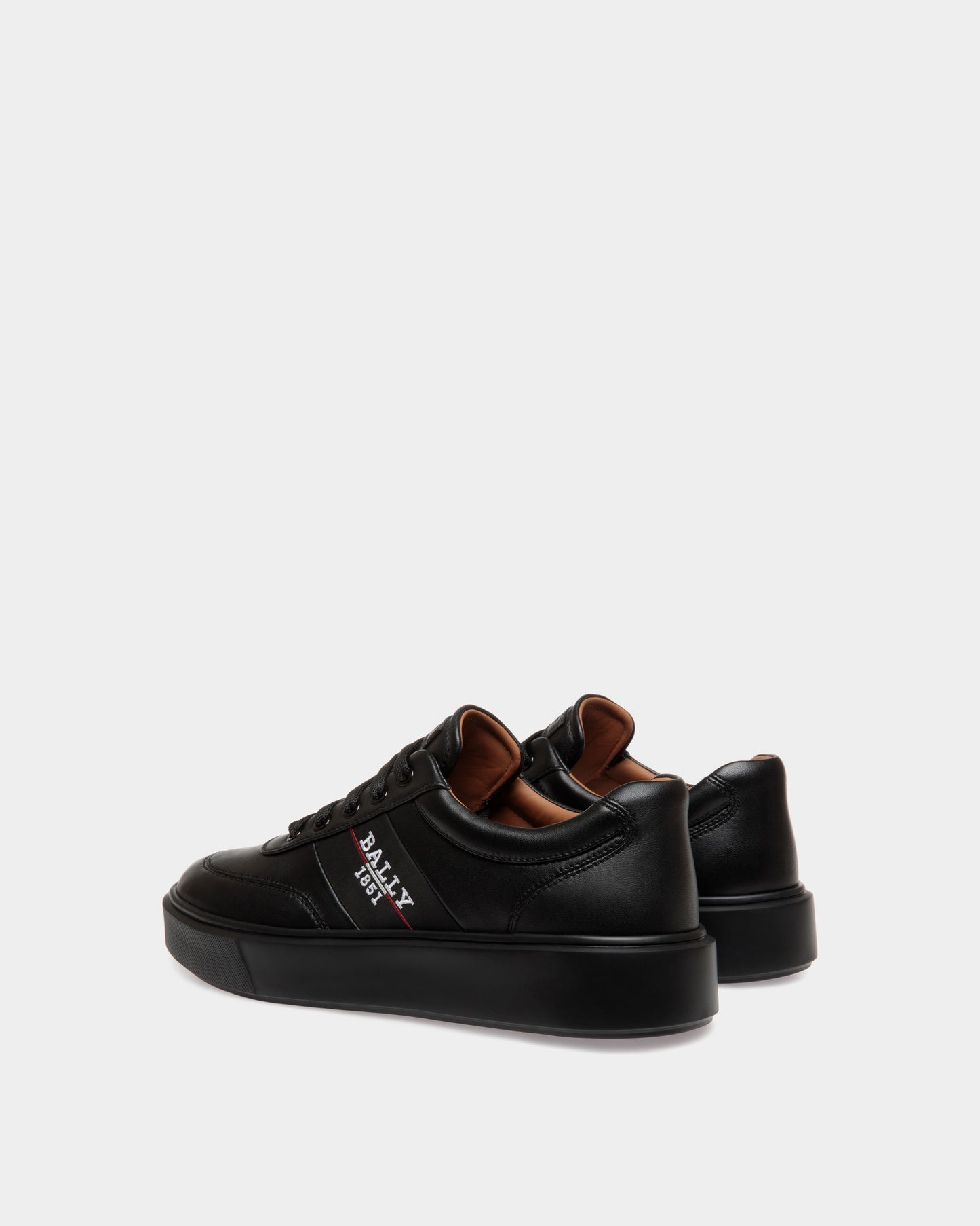 Sneaker in Black Leather