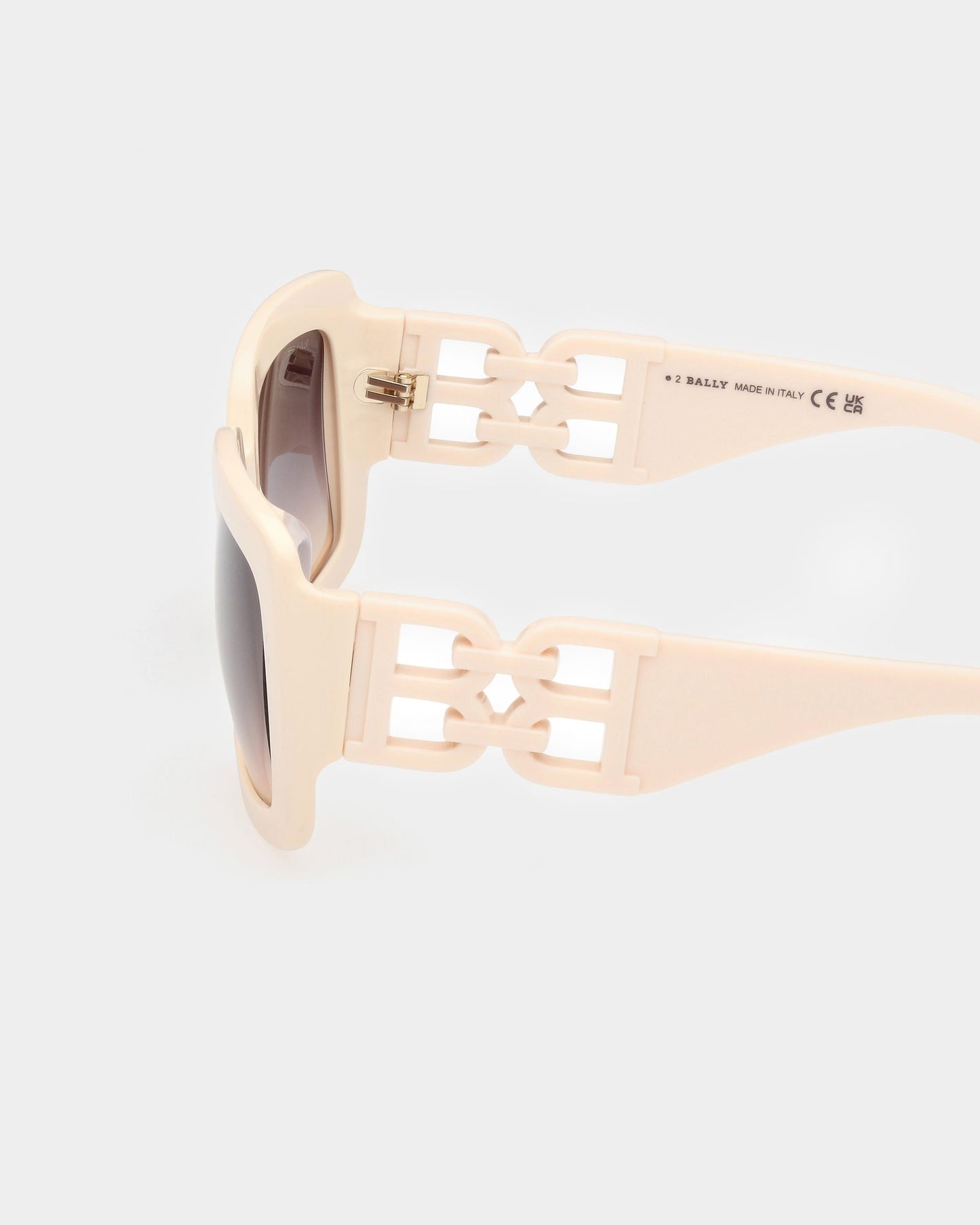 Filiana Sunglasses in White & Gradient Smoke Lenses Acetate Sunglasses In Ivory