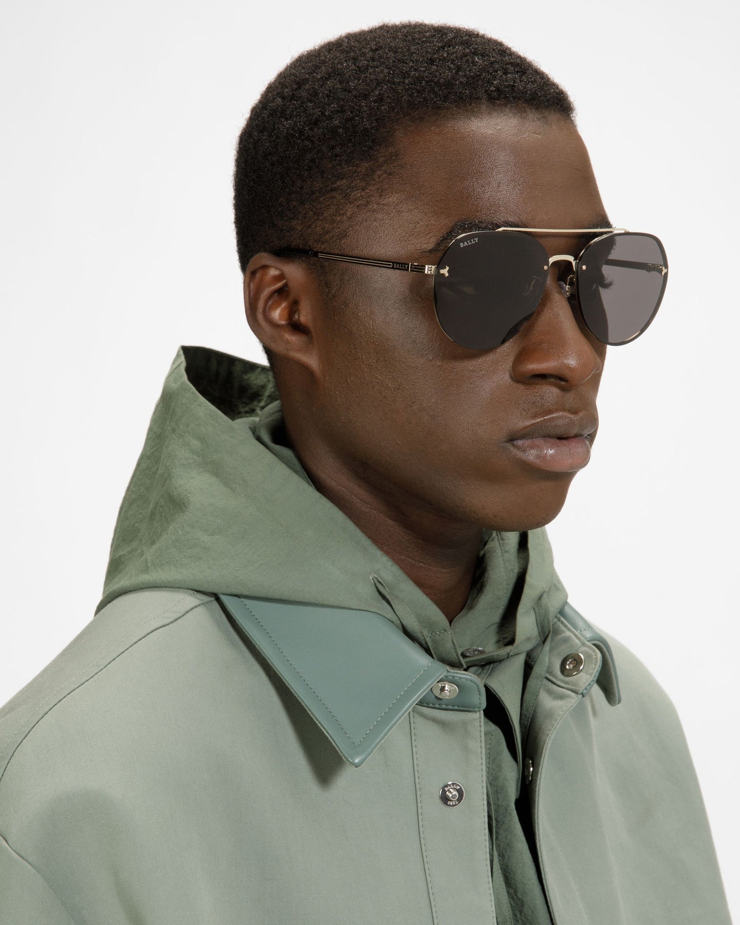 Brad Aviator Sunglasses In Gold Metal