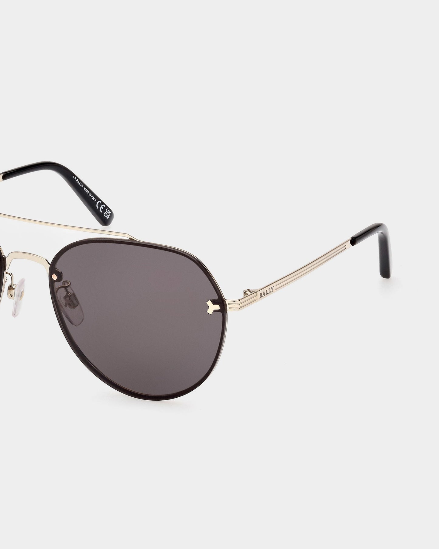 Brad Aviator Sunglasses In Gold Metal