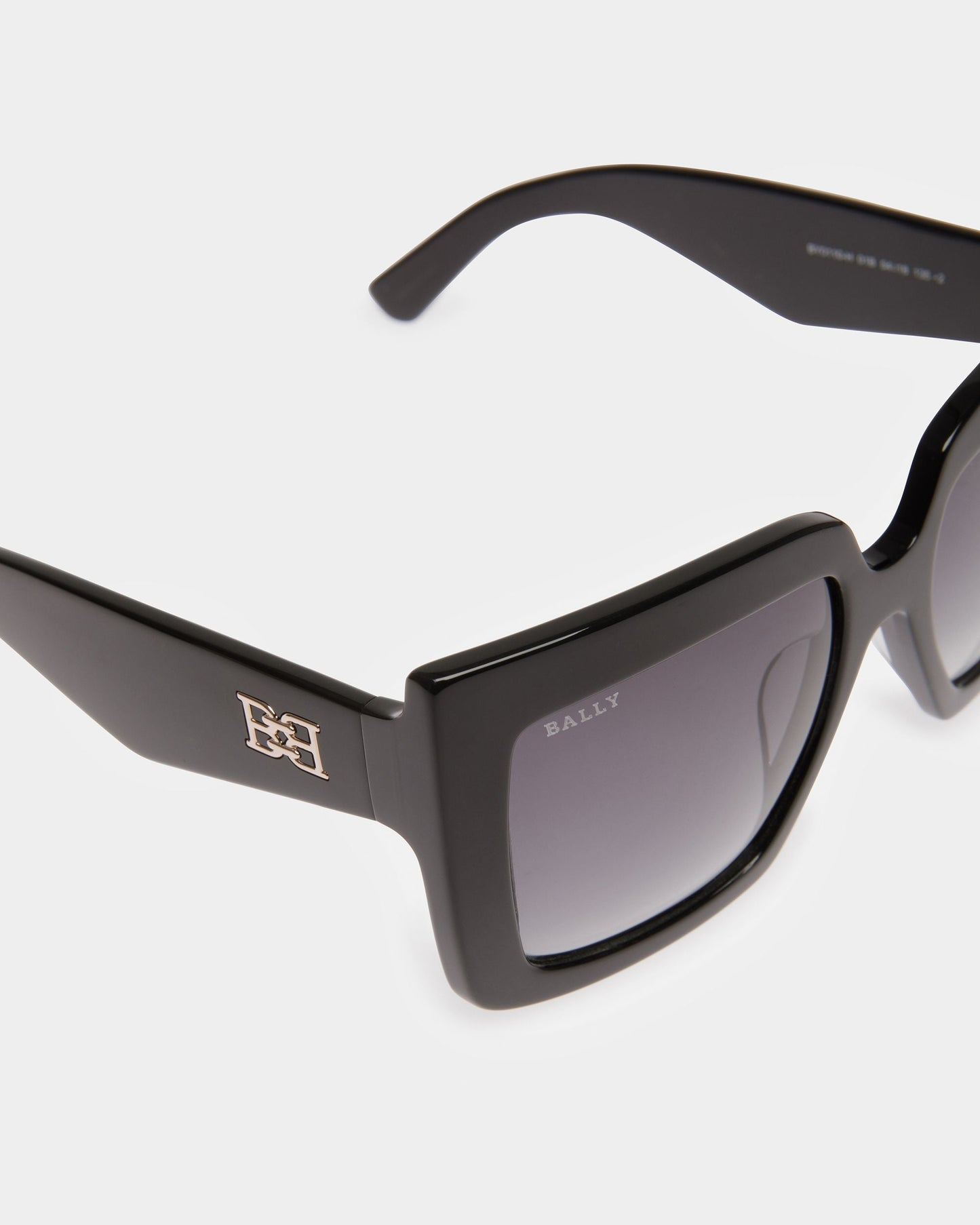 Carla Square Oversized Sunglasses In Black