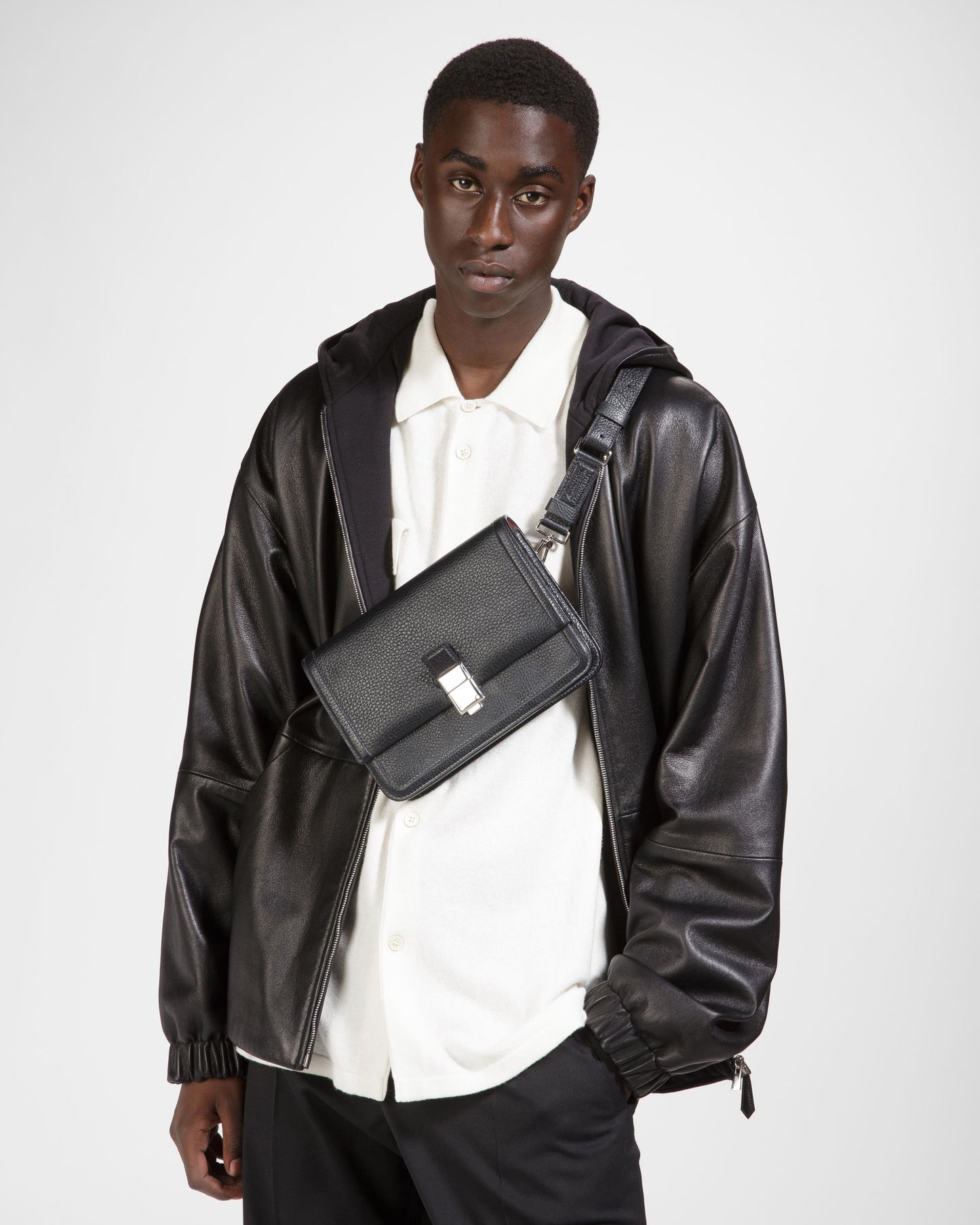 Sacres Leather Crossbody Bag In Black