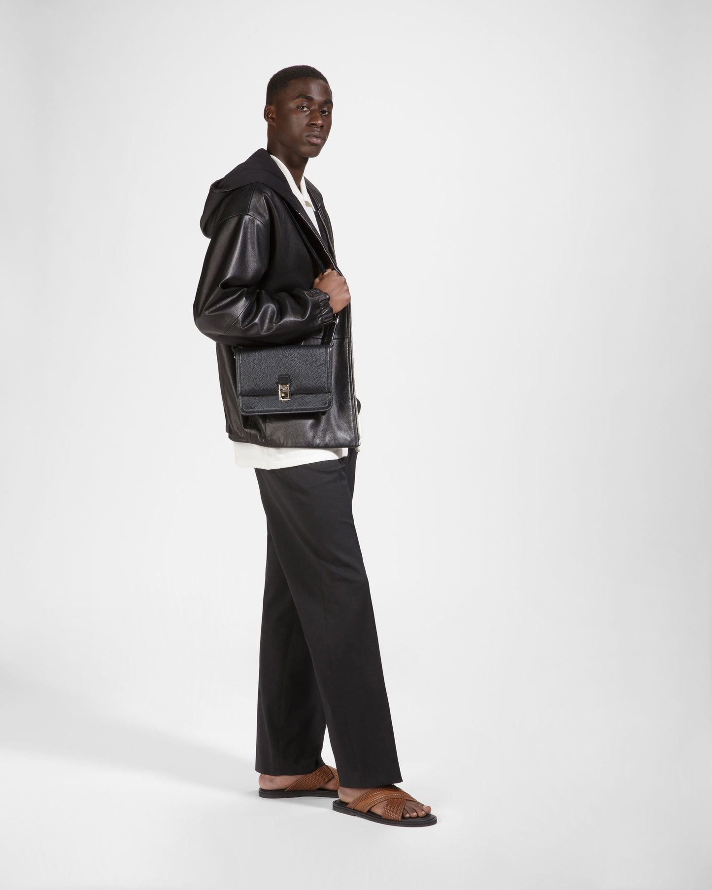 Sacres Leather Crossbody Bag In Black