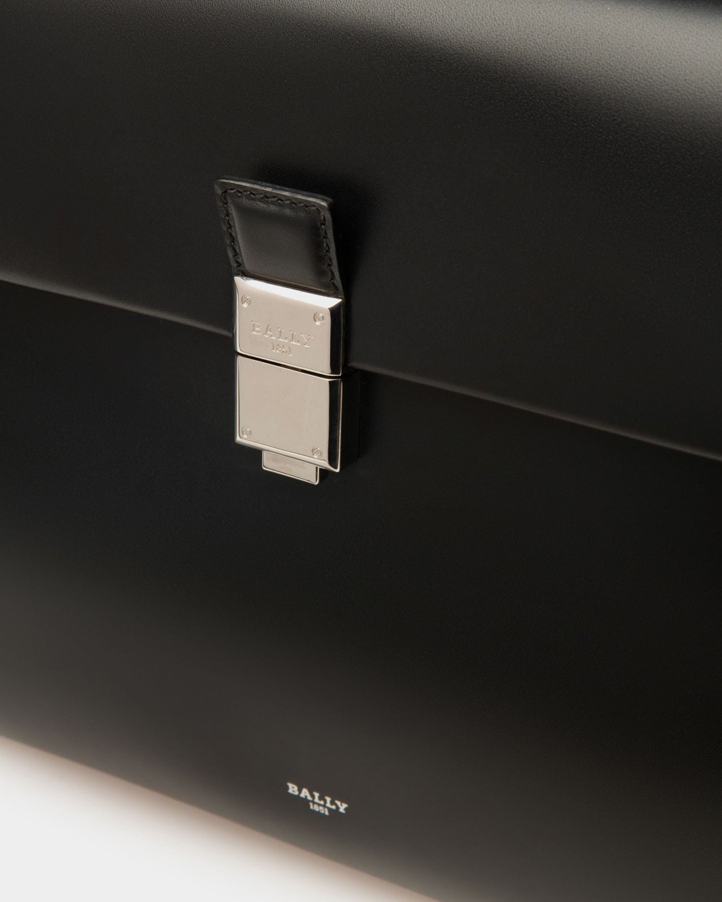 Soryan Leather Portfolio In Black