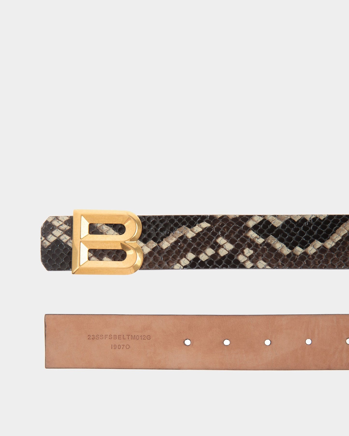 B Bold 35mm Belt | Men's Belt | Black Leather | Bally | Still Life Detail