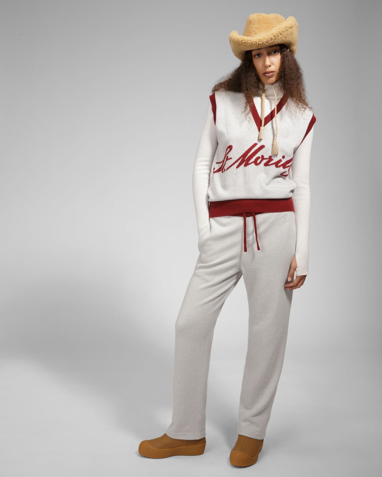 Curling Collection Pants in Light Grey and Red Cashmere