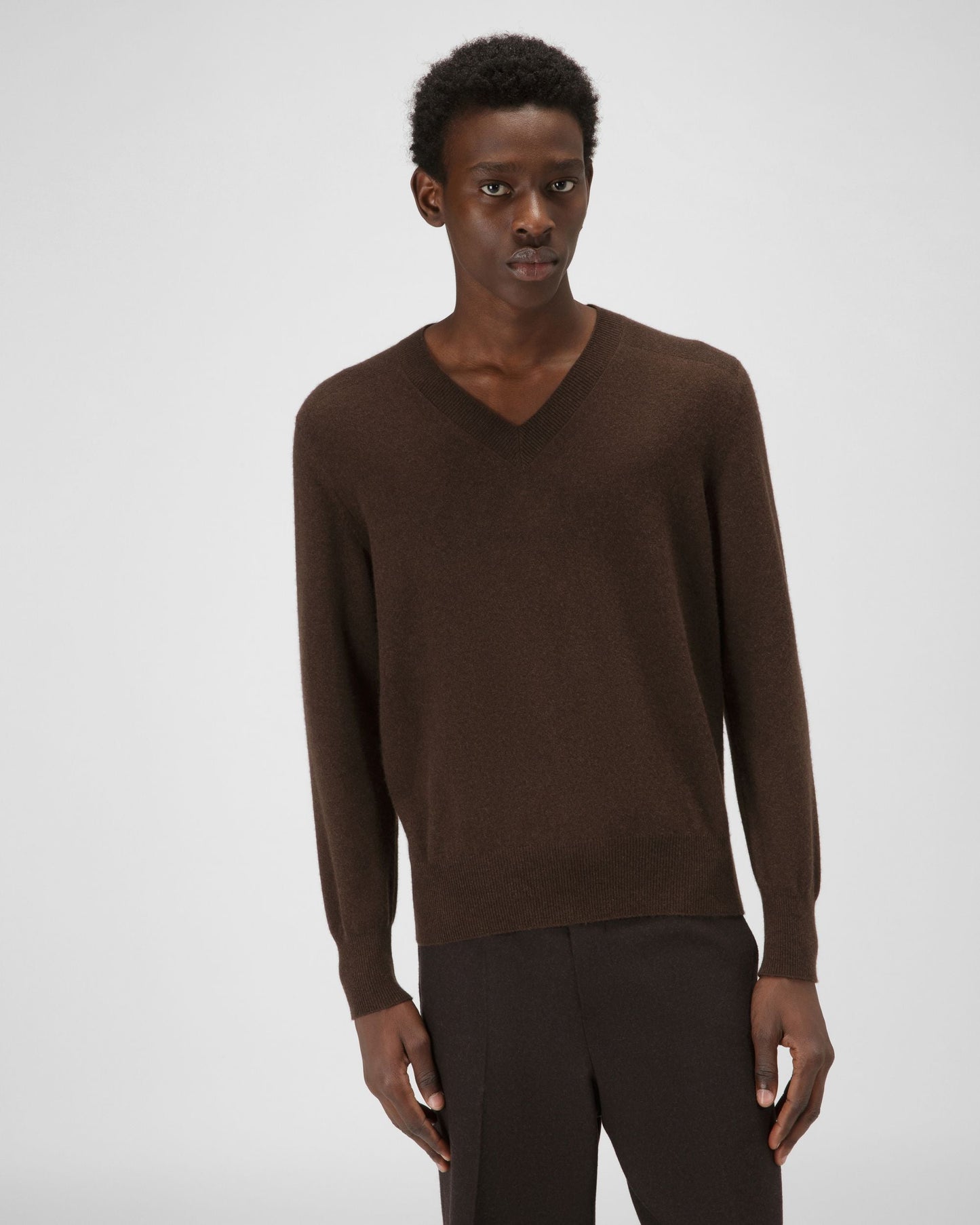 Cashmere V-Neck In Ebony Brown
