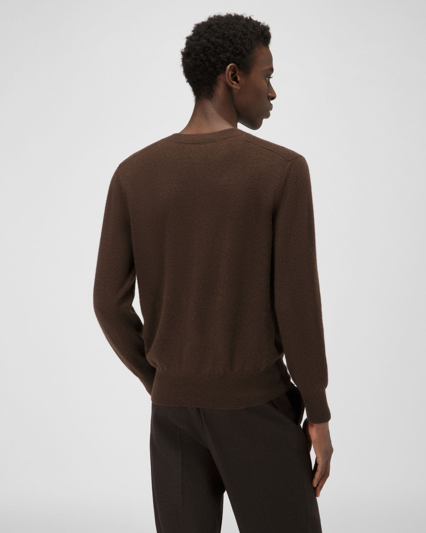 Cashmere V-Neck In Ebony Brown