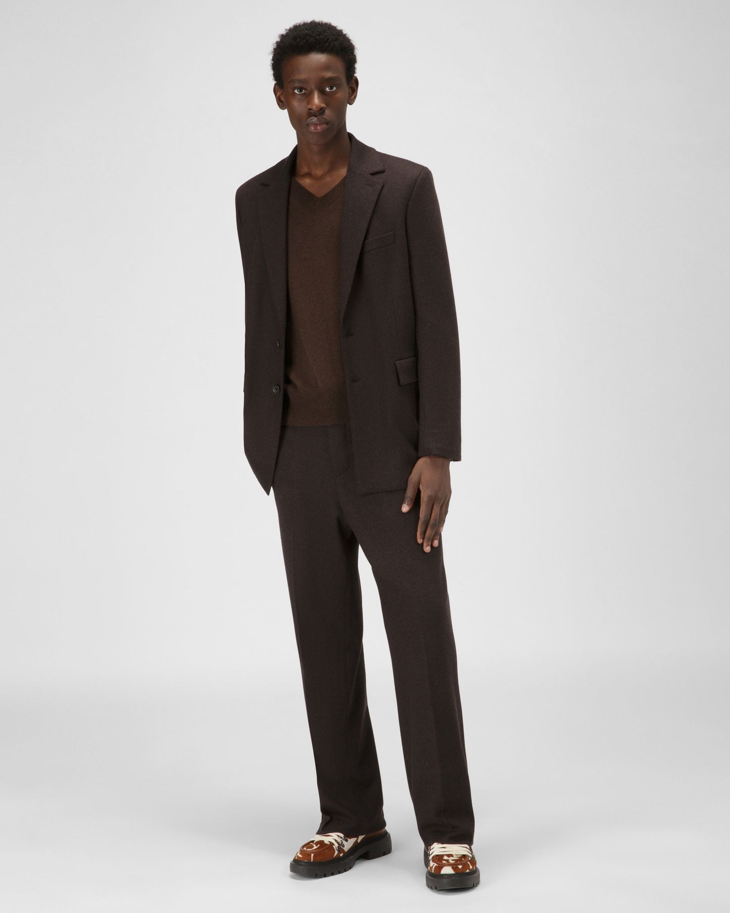 Cashmere V-Neck In Ebony Brown