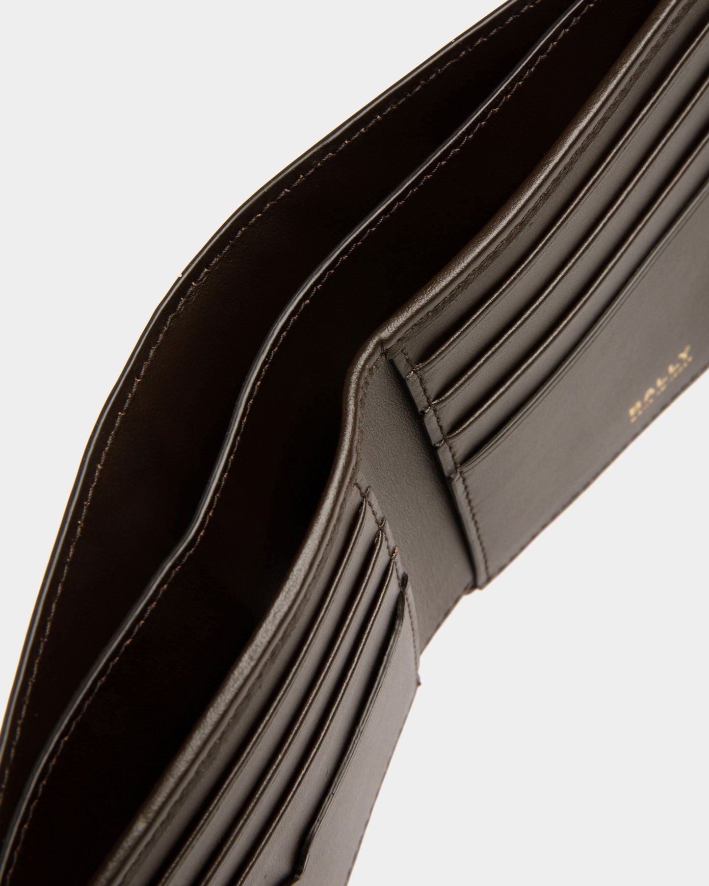 Speciale Bi-Fold Wallet | Men's Wallet | Brown Leather | Bally | Still Life Detail