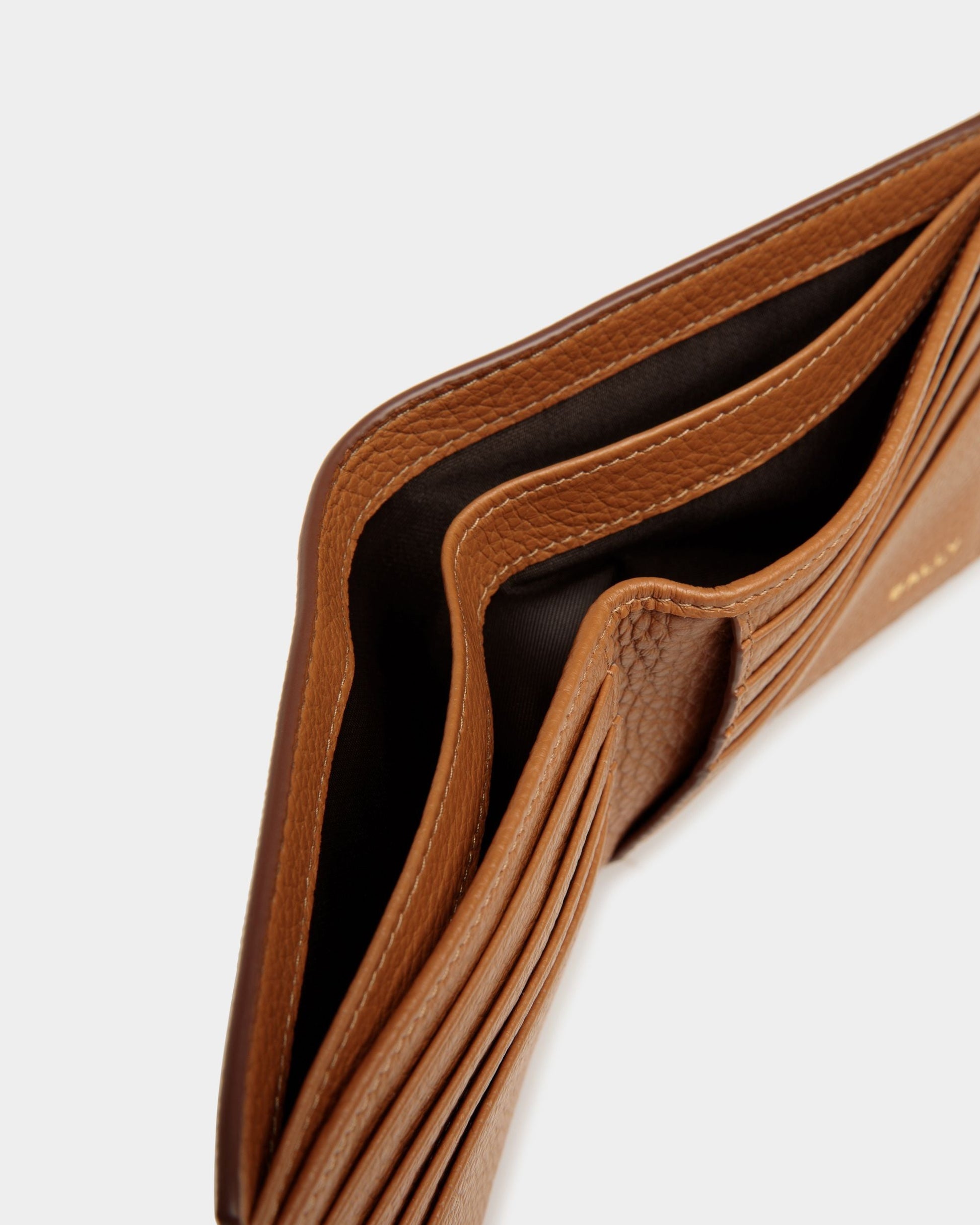 Pennant Wallet | Men's Wallet | Desert TPU | Bally | Still Life Detail