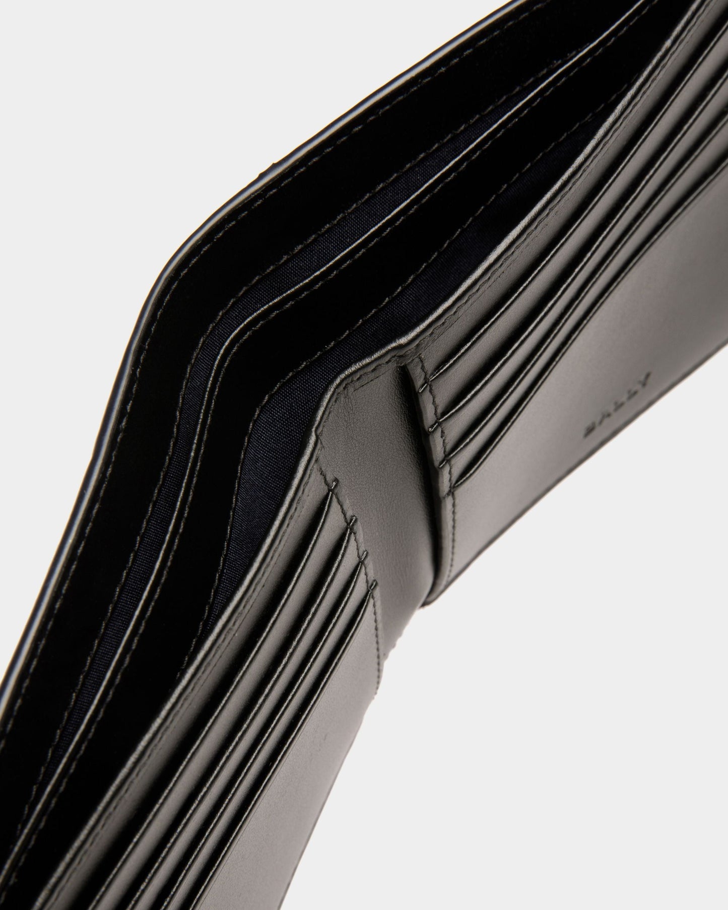 Lago Wallet In Midnight Leather