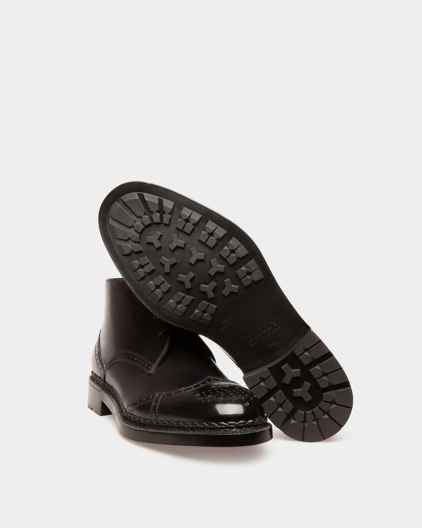 Oktavio Leather Boots In Black