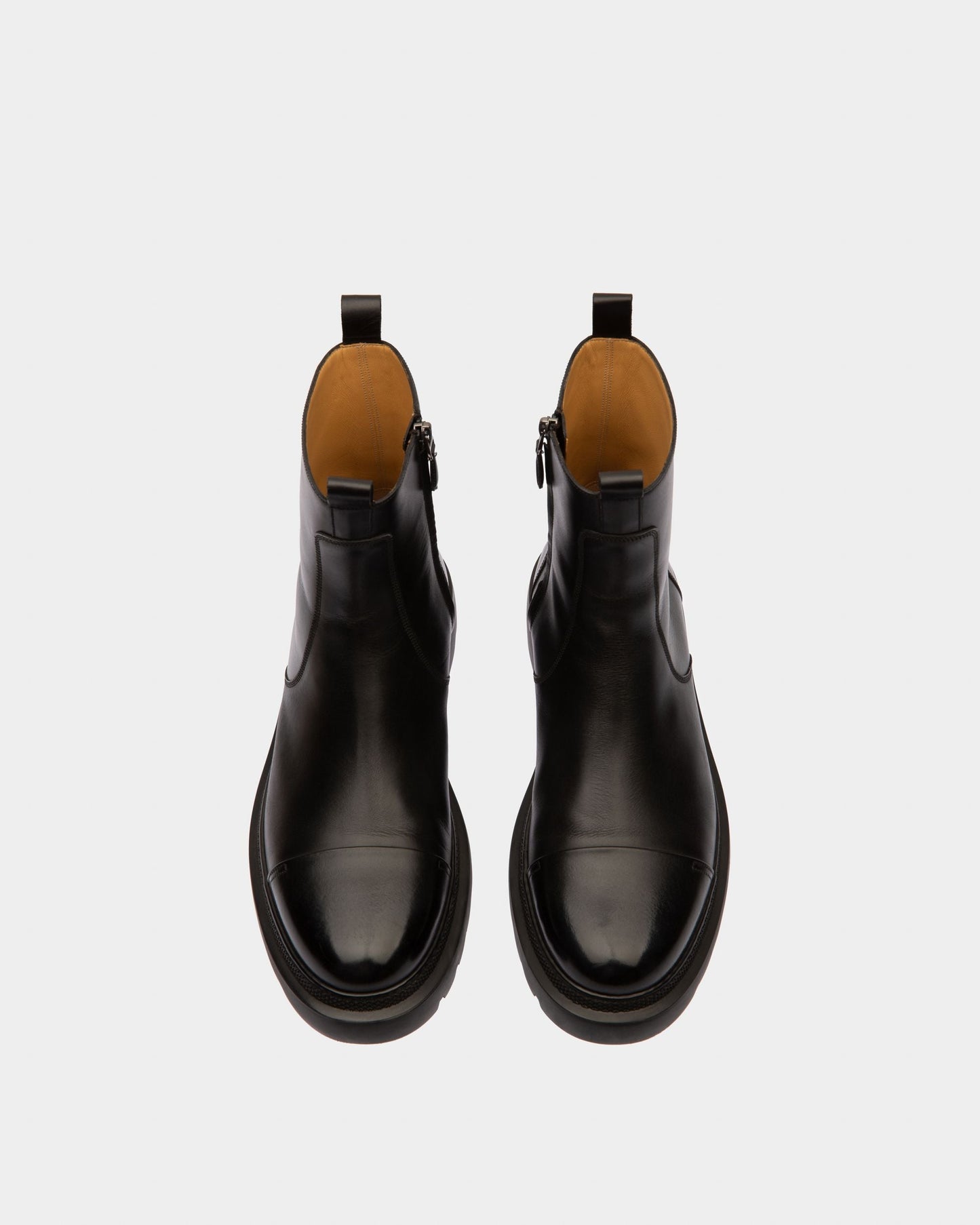 Vaughen Leather Boots In Black