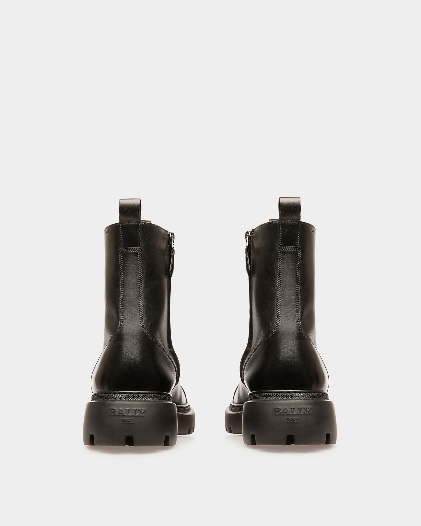 Vaughen Leather Boots In Black