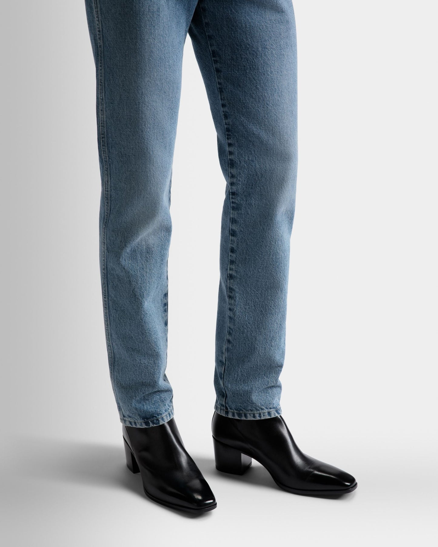 Villy | Men's Boots |Black Leather | Bally | On Model Close Up