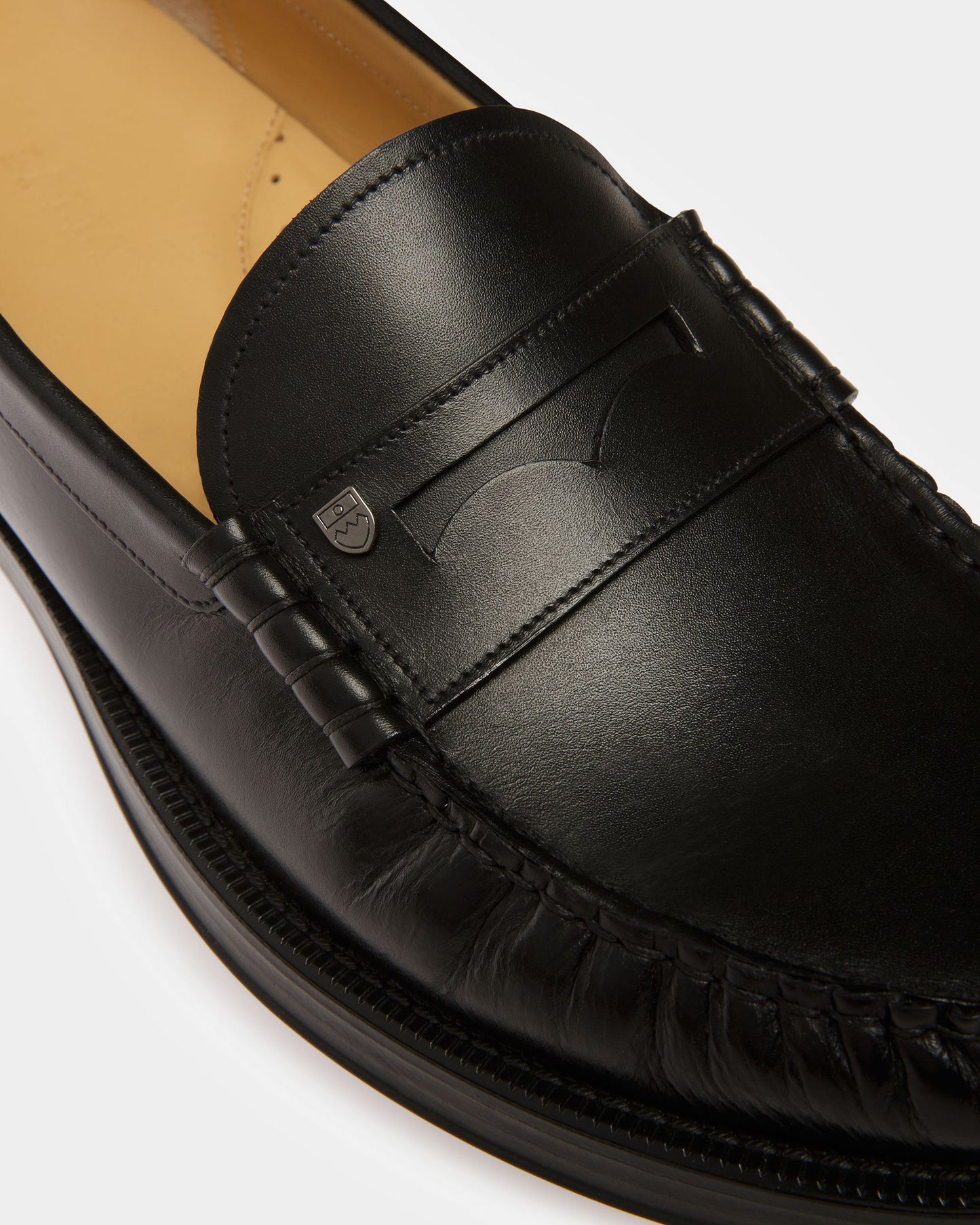 Roody Leather Moccasins In Black