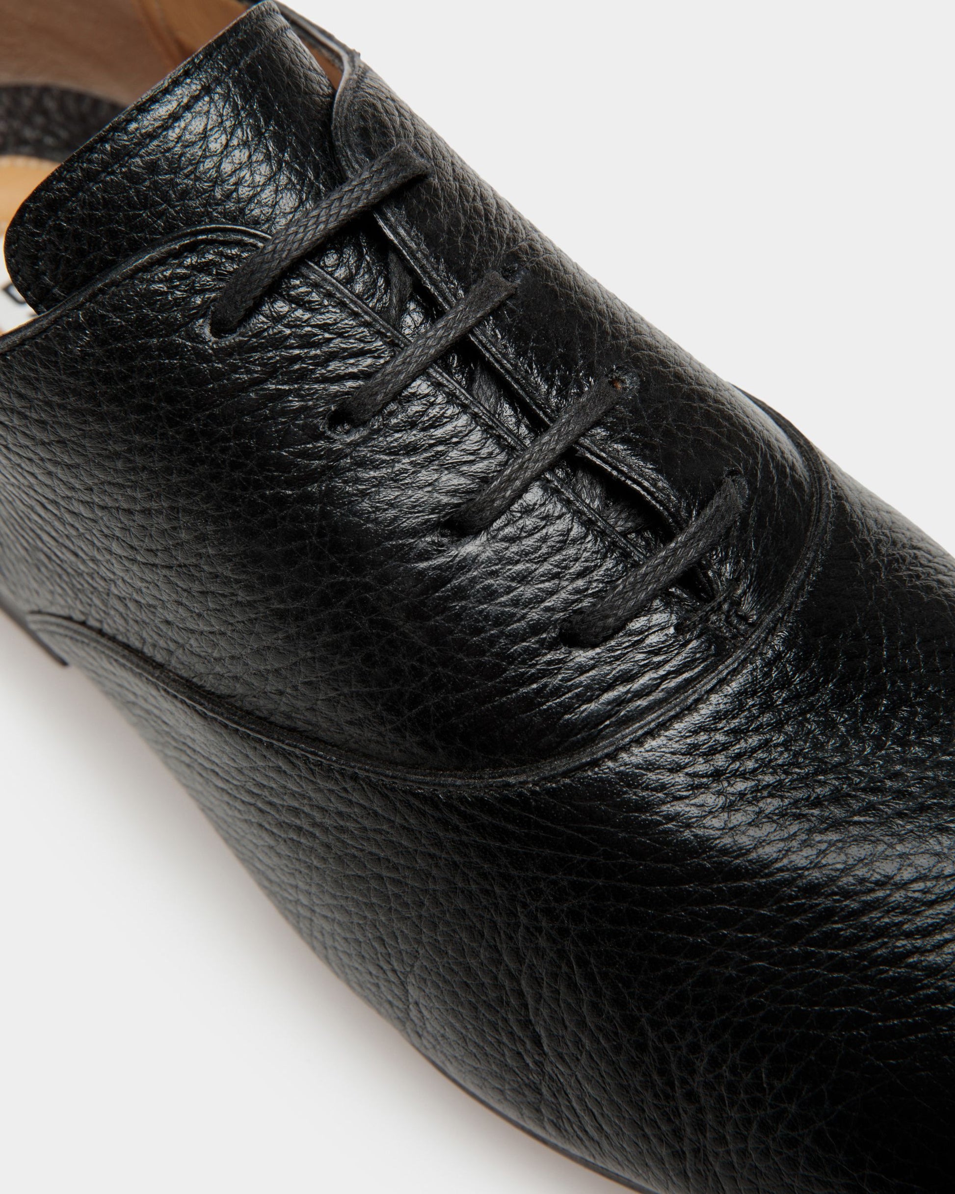 Pinte | Men's Oxfords | Black Leather | Bally | Still Life Detail