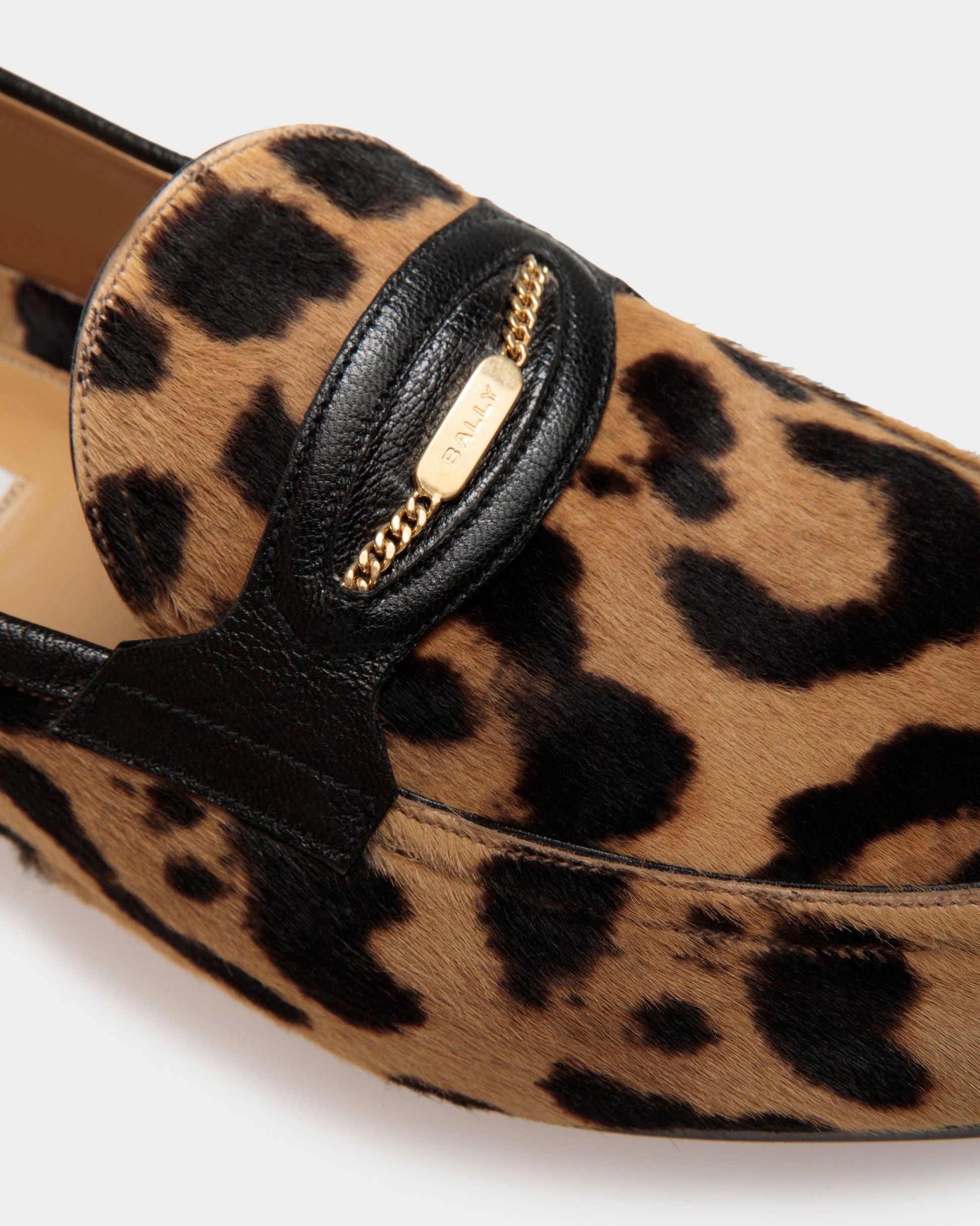 Pesek | Men's Loafers | Brown Leather | Bally | Still Life Detail