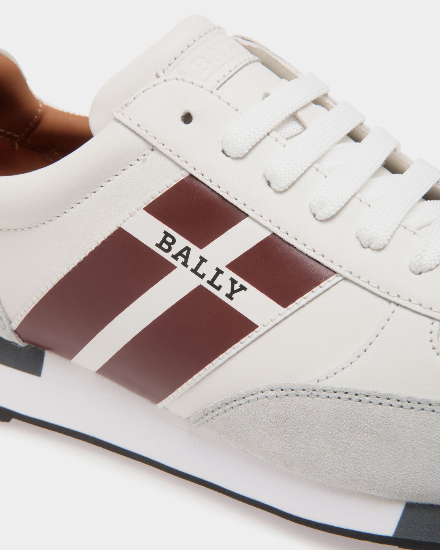 Sneaker in White Leather