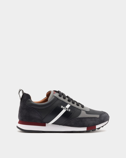Sneaker in Black Leather