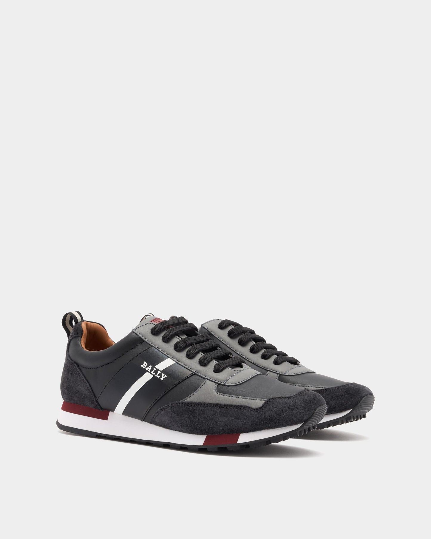 Sneaker in Black Leather