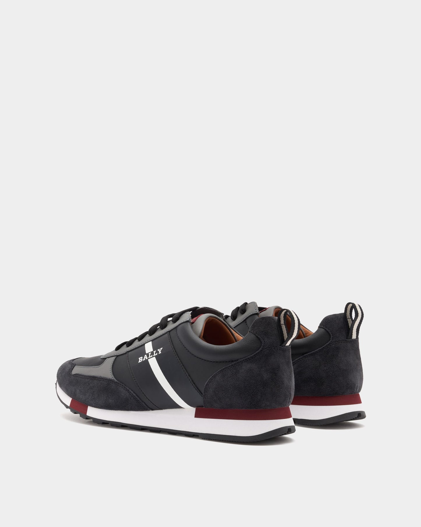 Sneaker in Black Leather